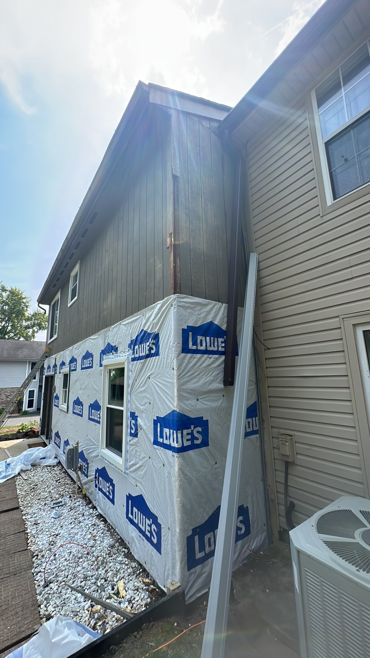 Siding Installation using Norandex Woodsmen Select vinyl sidning by WIW Enterprises Inc