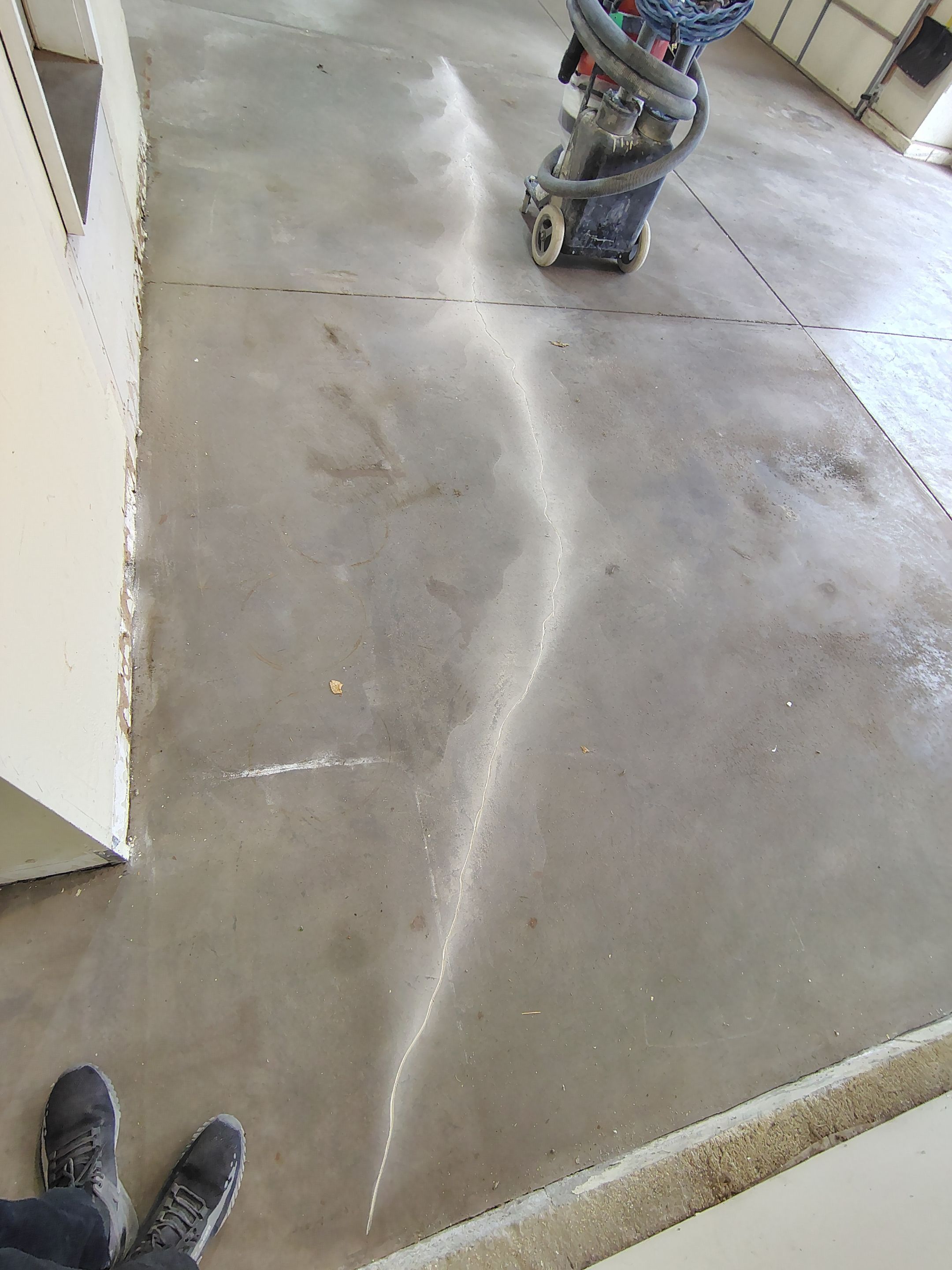 Sioux Falls Garage Floor Repair and Speckled Epoxy Coating Installation by Select Painting, Coatings & Garage Cabinets