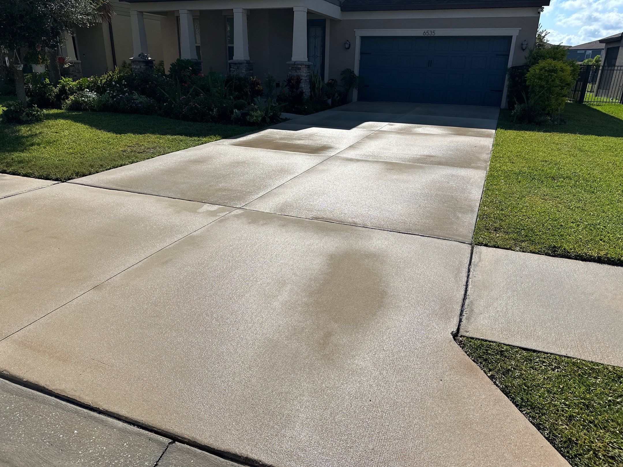 Driveway Cleaning in Palmetto, FL – Trevesta Community by Sunshine AquaWash