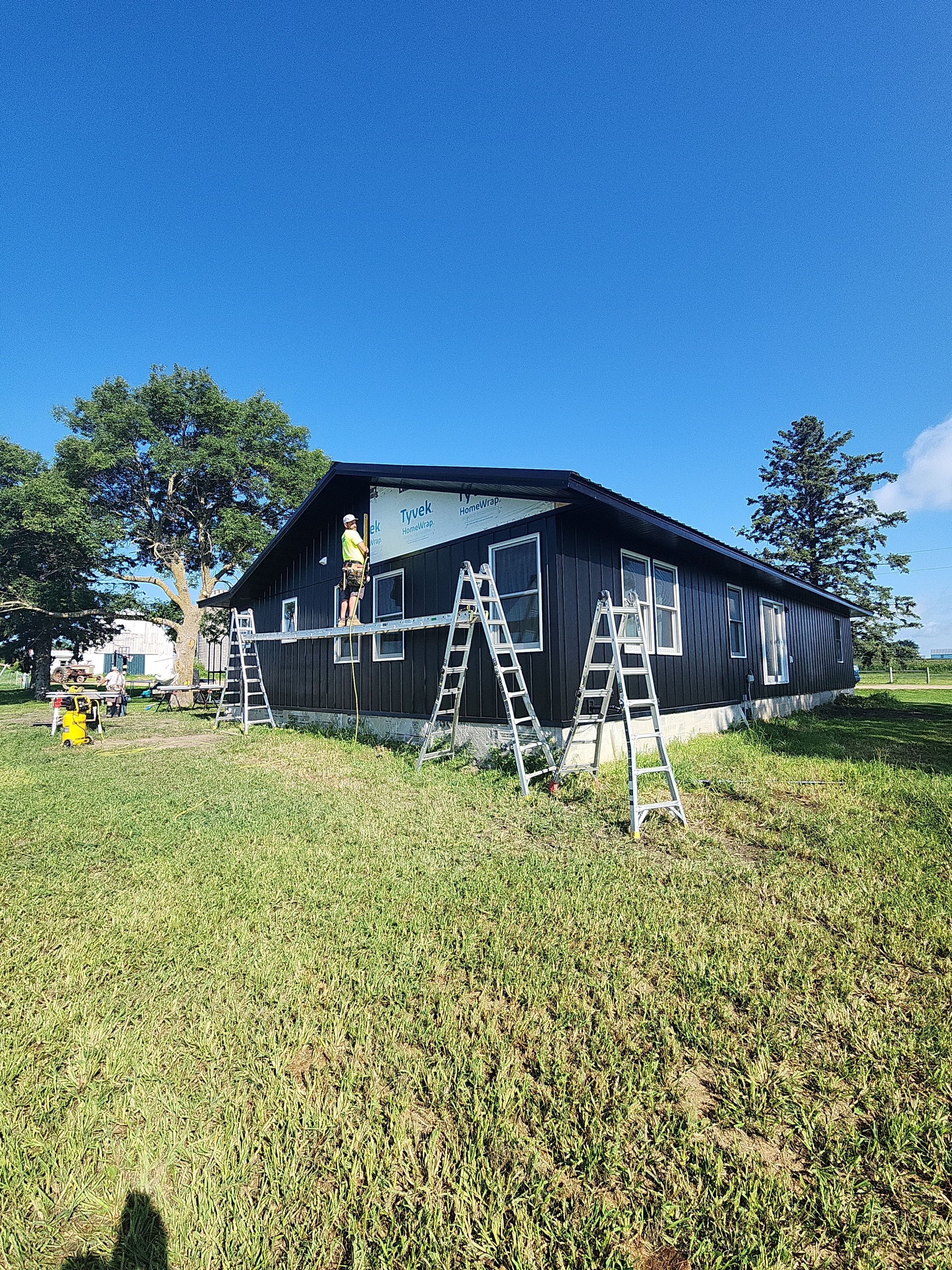 EDCO Steel Siding with Black Fascia & Soffit – Waverly, MN by Next Level Seamless Gutters / Exteriors Inc.