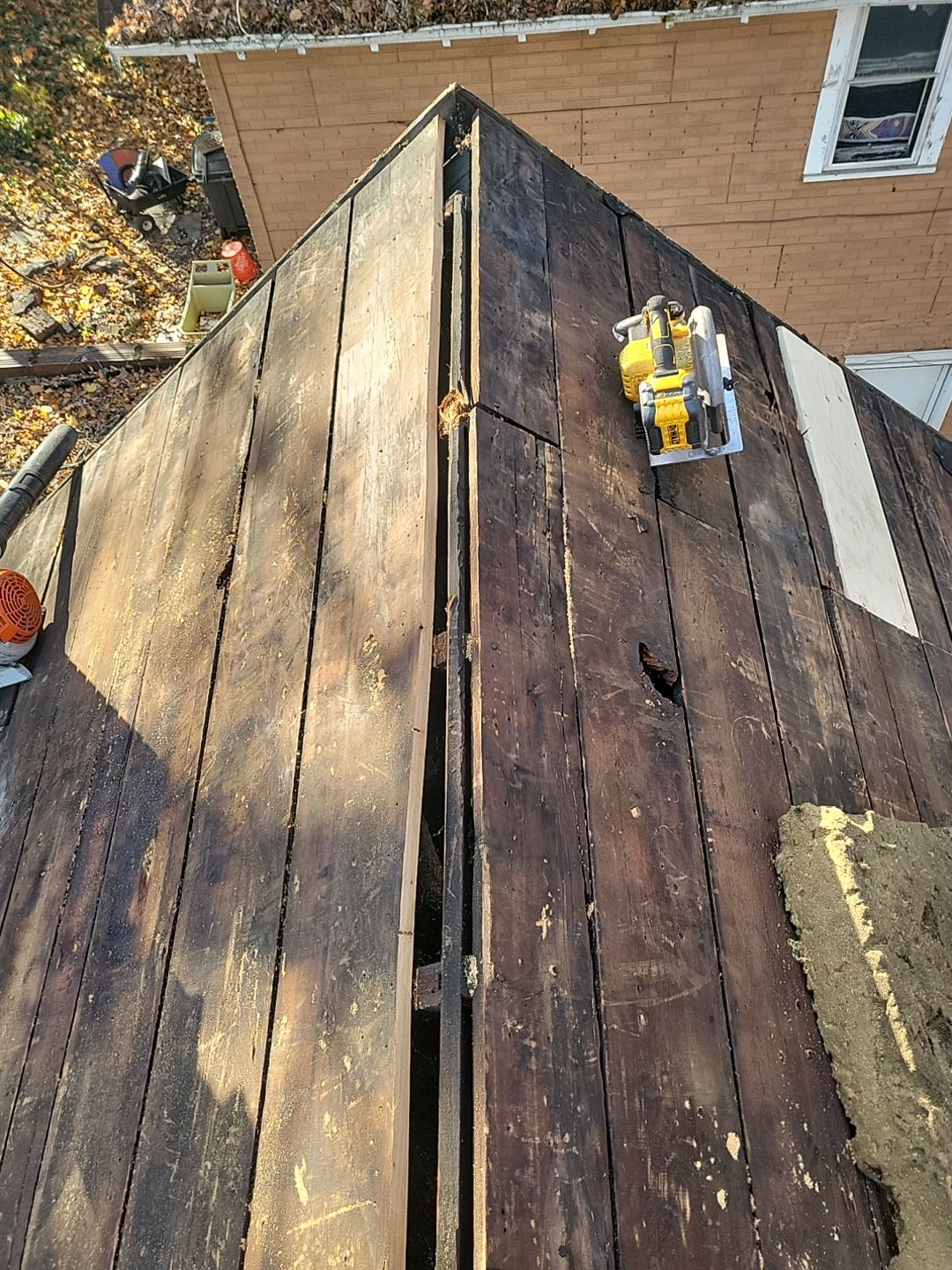 ATLAS PINNACLE COLOR: COASTAL GRANITE DRIP EDGE: WHITE by Eagle Eye Roofing