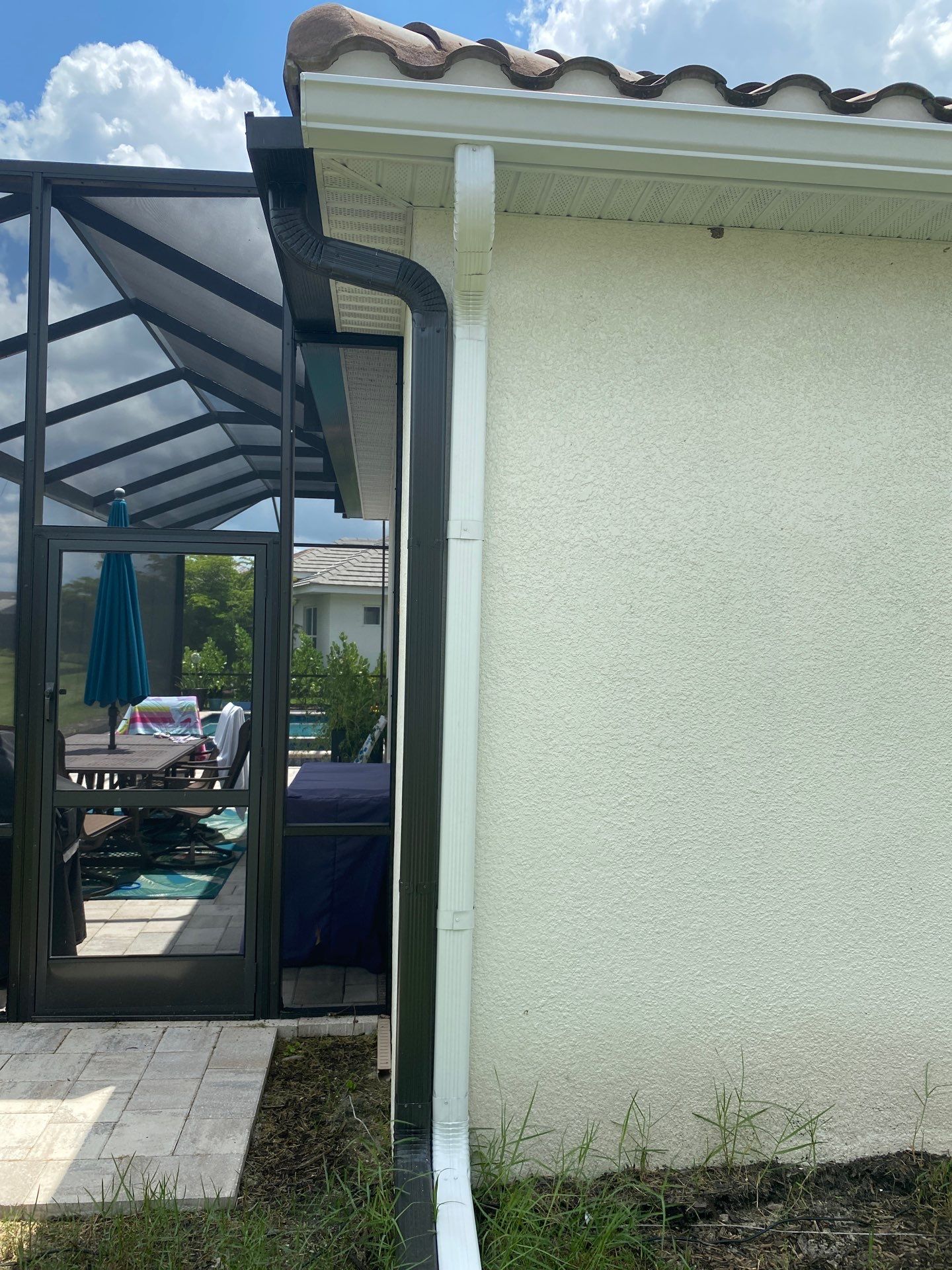 White K Style Seamless Gutters using 6 Inch Seamless Gutters in Sarasota FL by Gutter Professors