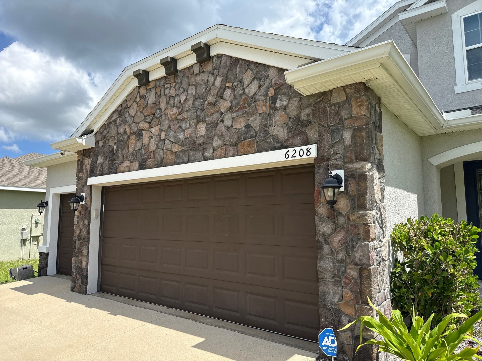 HOA-Required House Wash & Concrete Cleaning – Old Mill Preserve, Palmetto, FL by Sunshine AquaWash