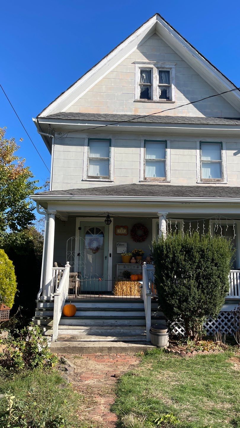 Full House Installation 5" white seamless gutters 2x3 leaders using 5"white K style seamless gutters and 2x3 white leaders by Above All Gutters 