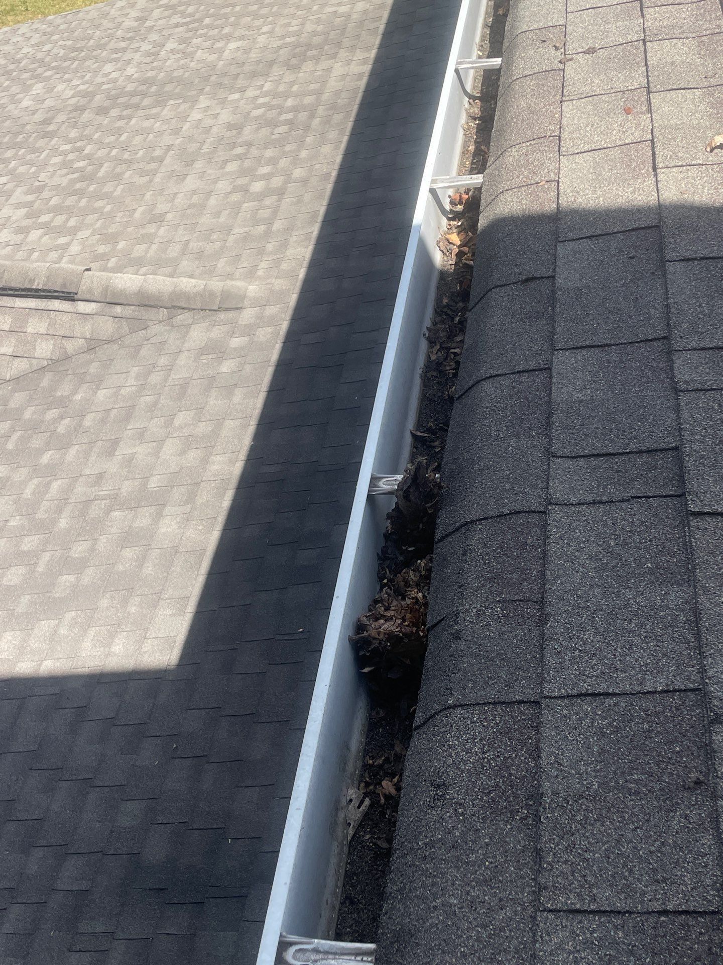 HOA gutter cleaning before photo