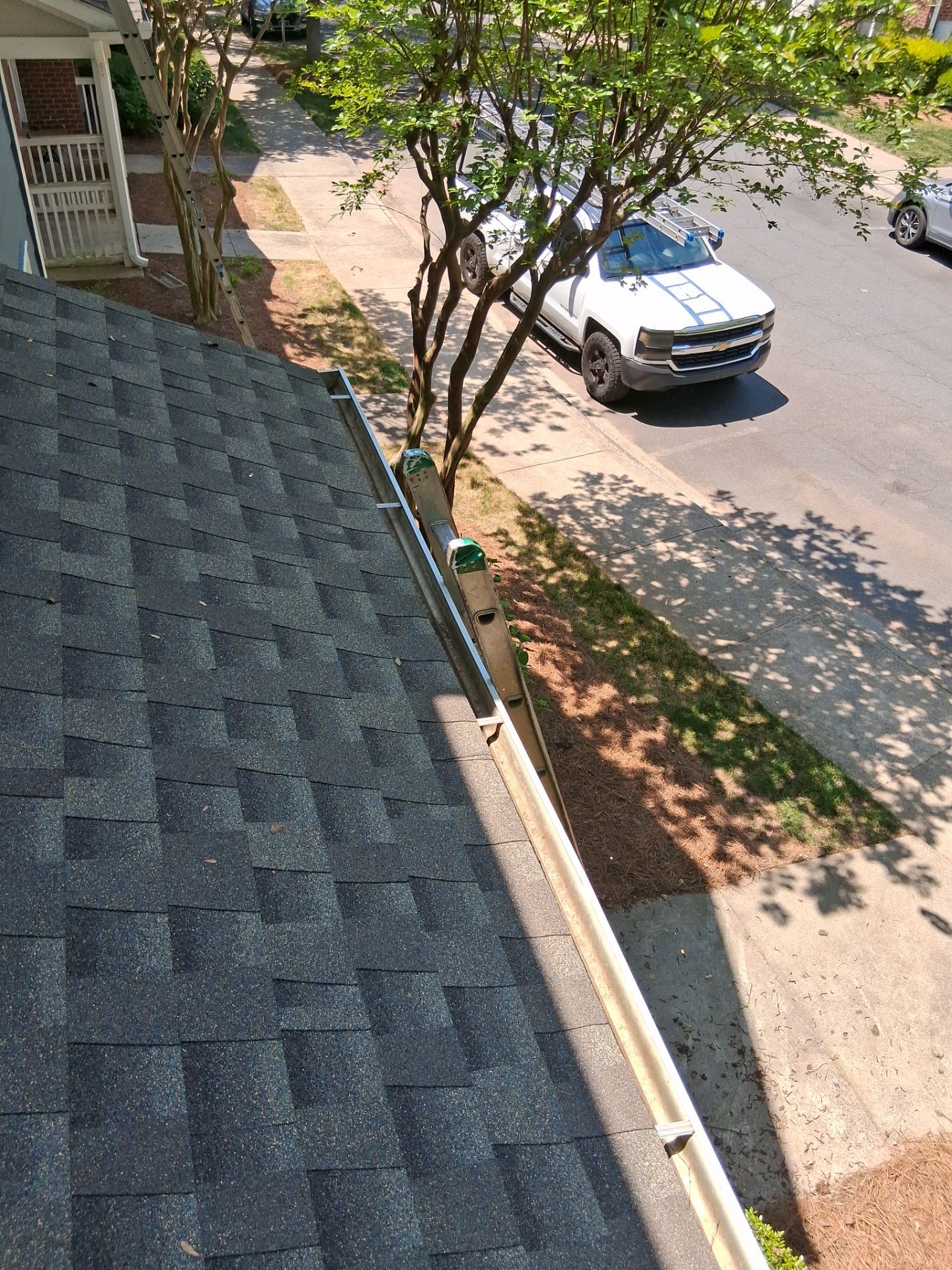 Commercial gutter cleaning Georgia after photo with clean gutters