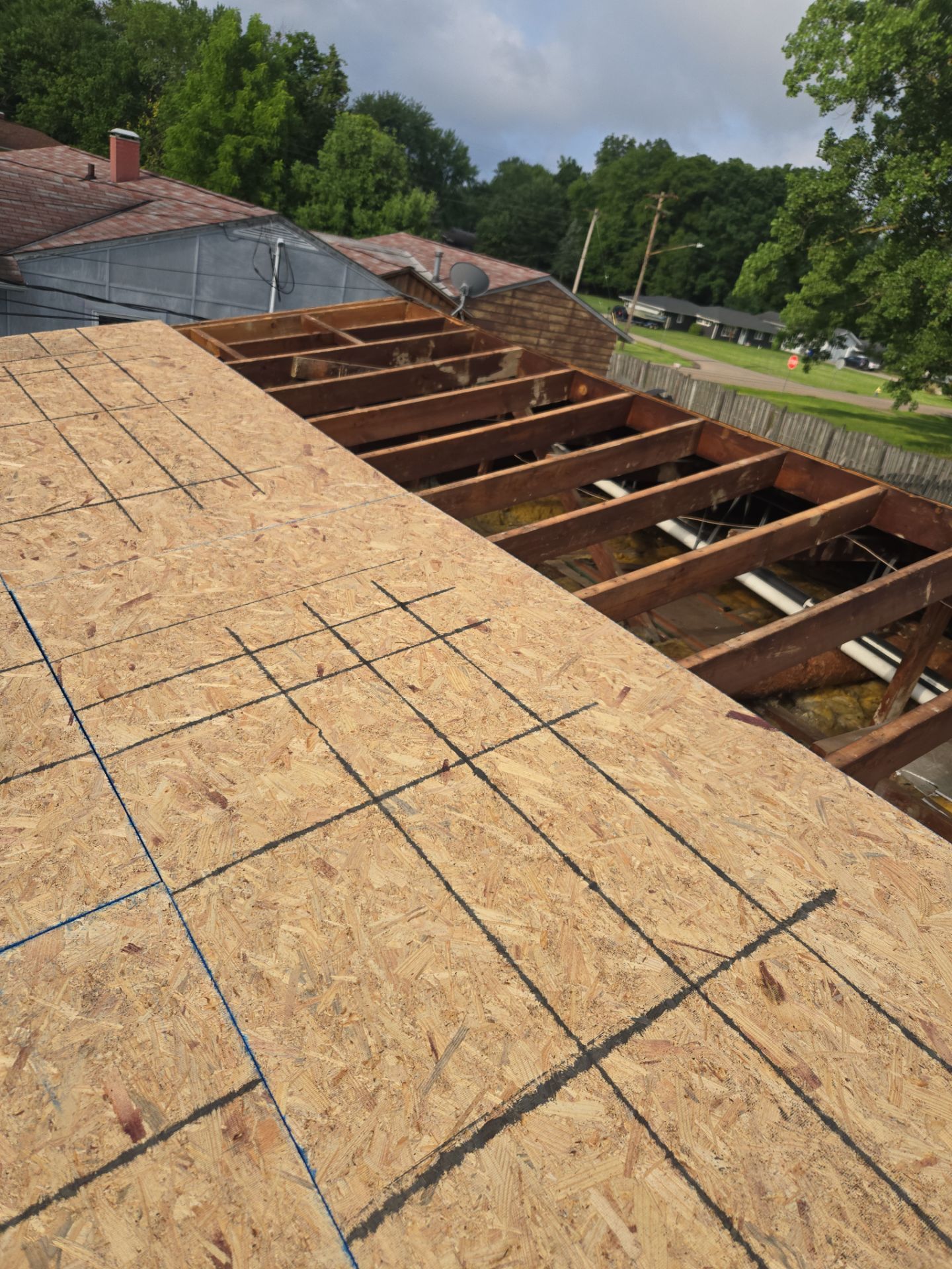Richard S: Residential Roof Replacement and White Vinyl Siding Installation in Streetsboro by Eagle Eye Roofing