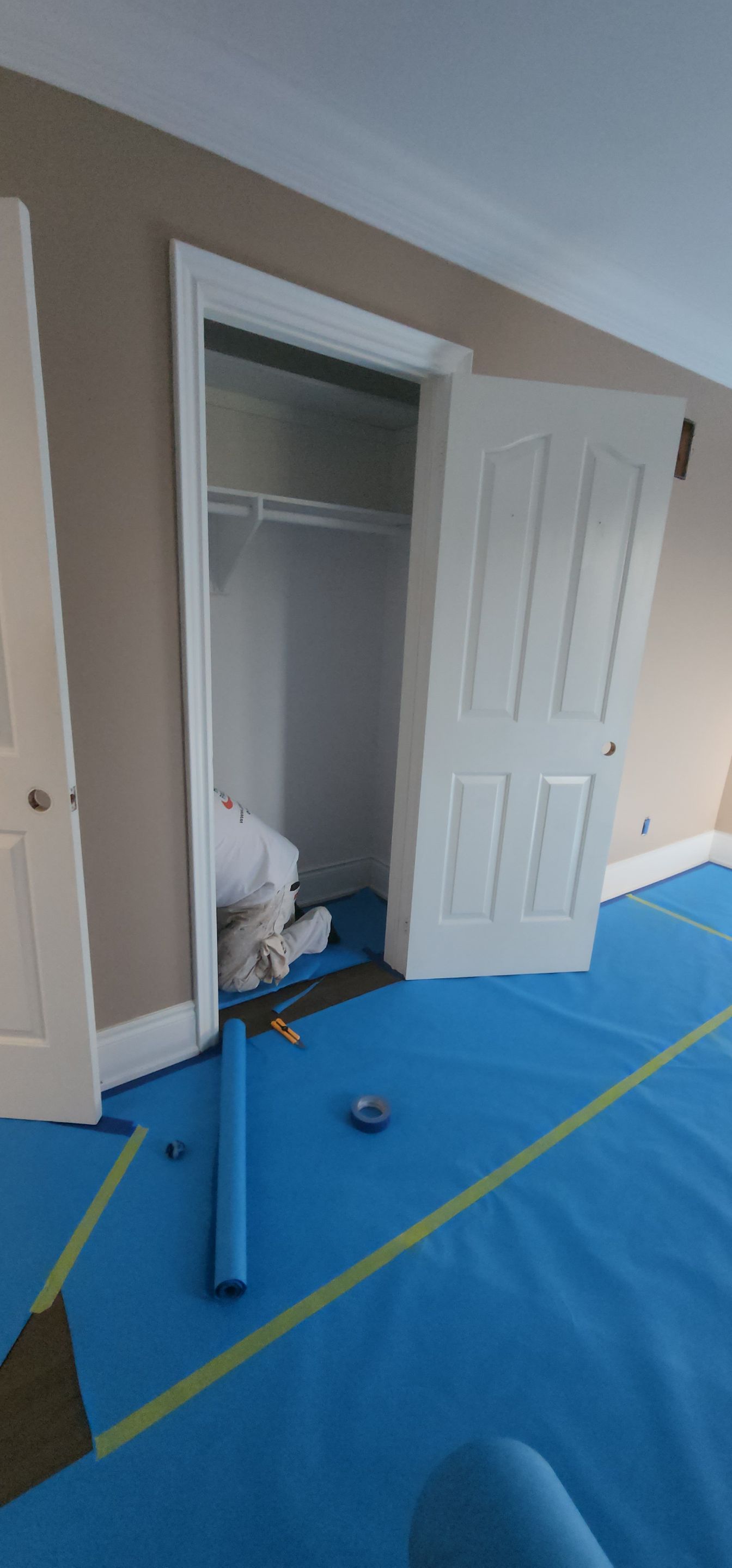 Master bedroom: stucco removal and repaint  by GTA HOME PAINTING