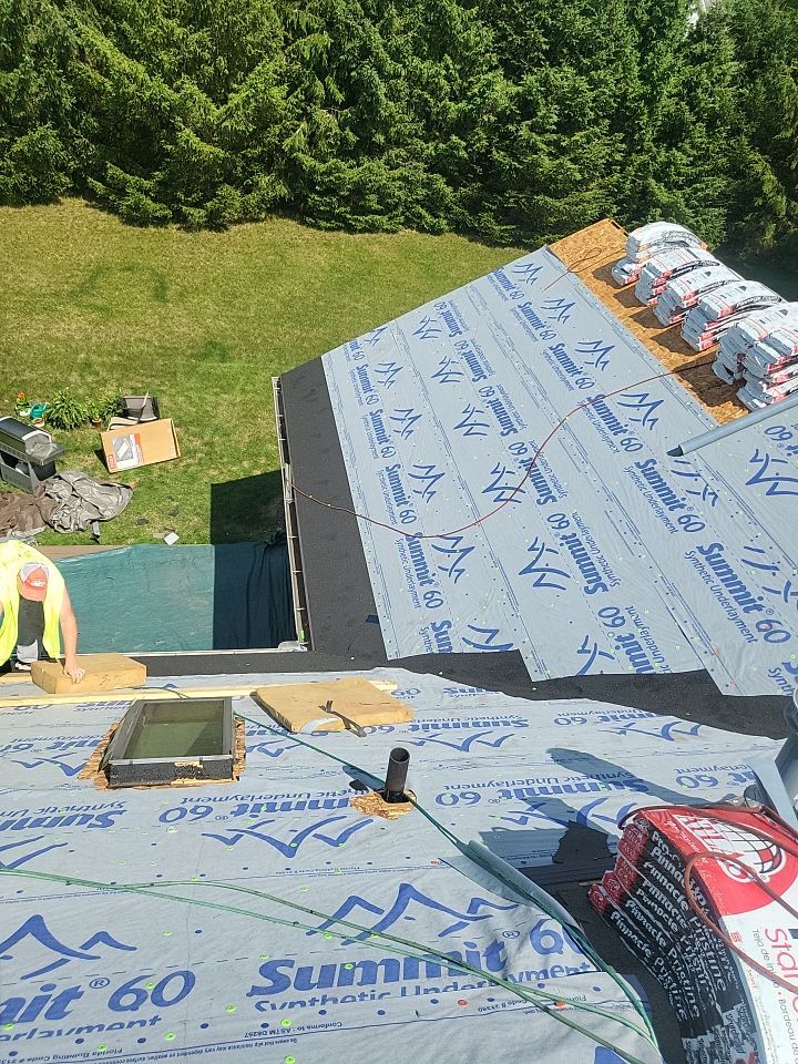 ATLAS PINNACLE COLOR: WEATHERED SHADOW by Eagle Eye Roofing