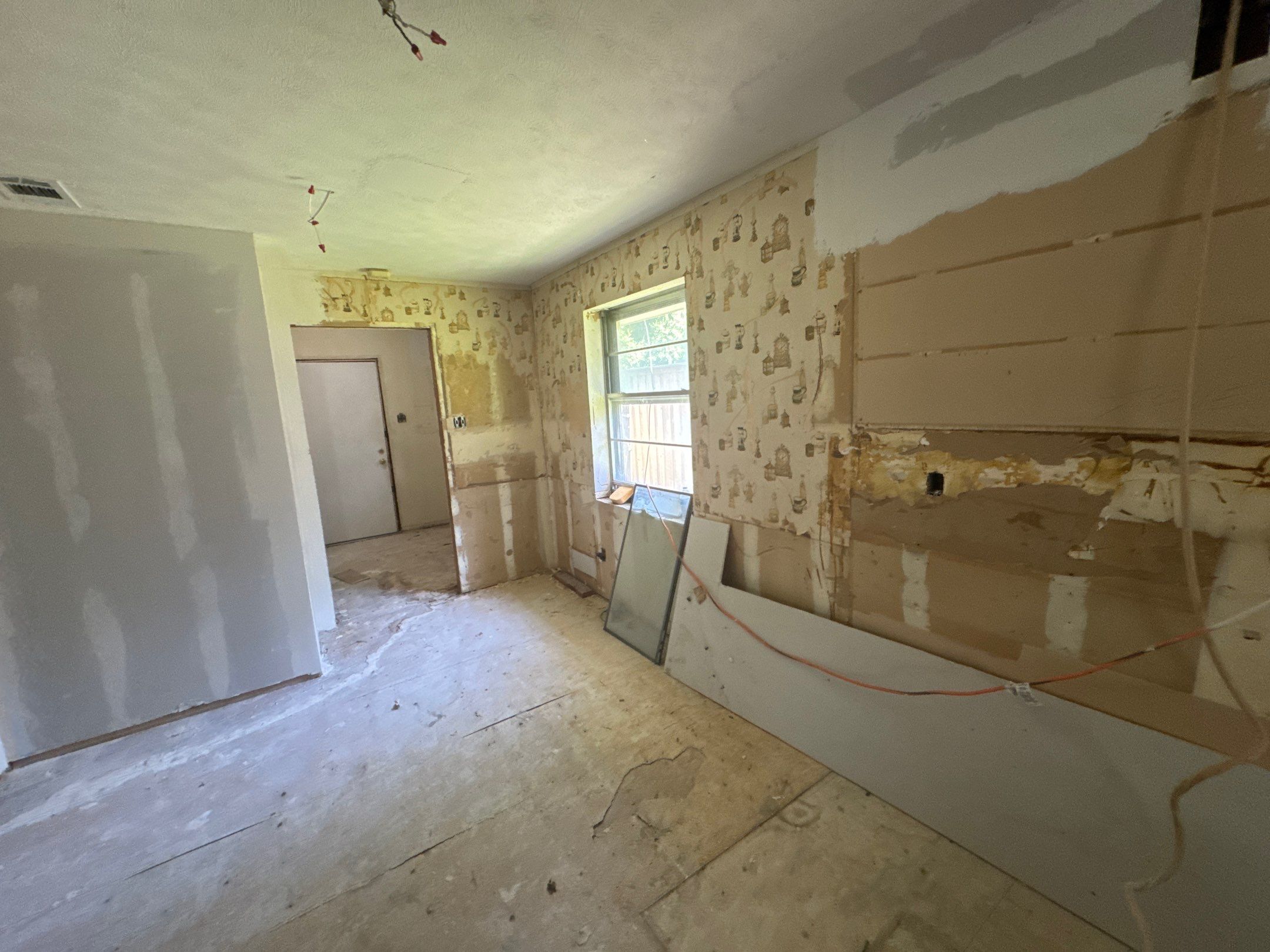 Layout-Loving Kitchen: Premium Cabinets Delivered in 7 Days Flat by Tibi Soli LLC