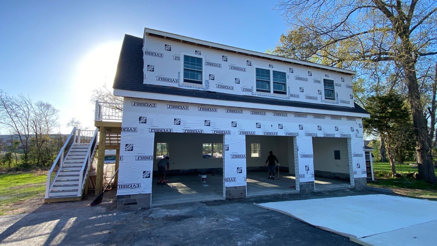 build car garage and efisienci room  using new construction by Jesus Master Handyman LLC 