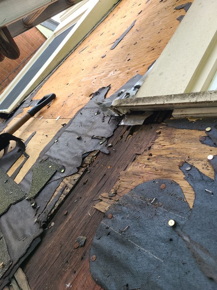 Alexandria - Certainteed Landmark Weathered Wood Shingles by RM Banning, Inc.