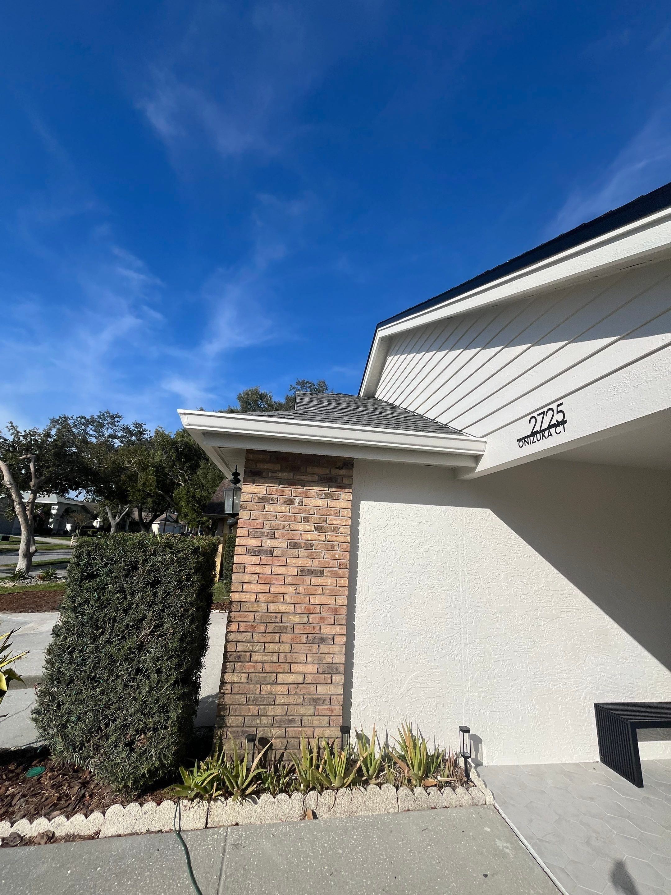6 Inch Seamless Gutters using K-Style Seamless Gutters in Palm Harbor FL by Gutter Professors