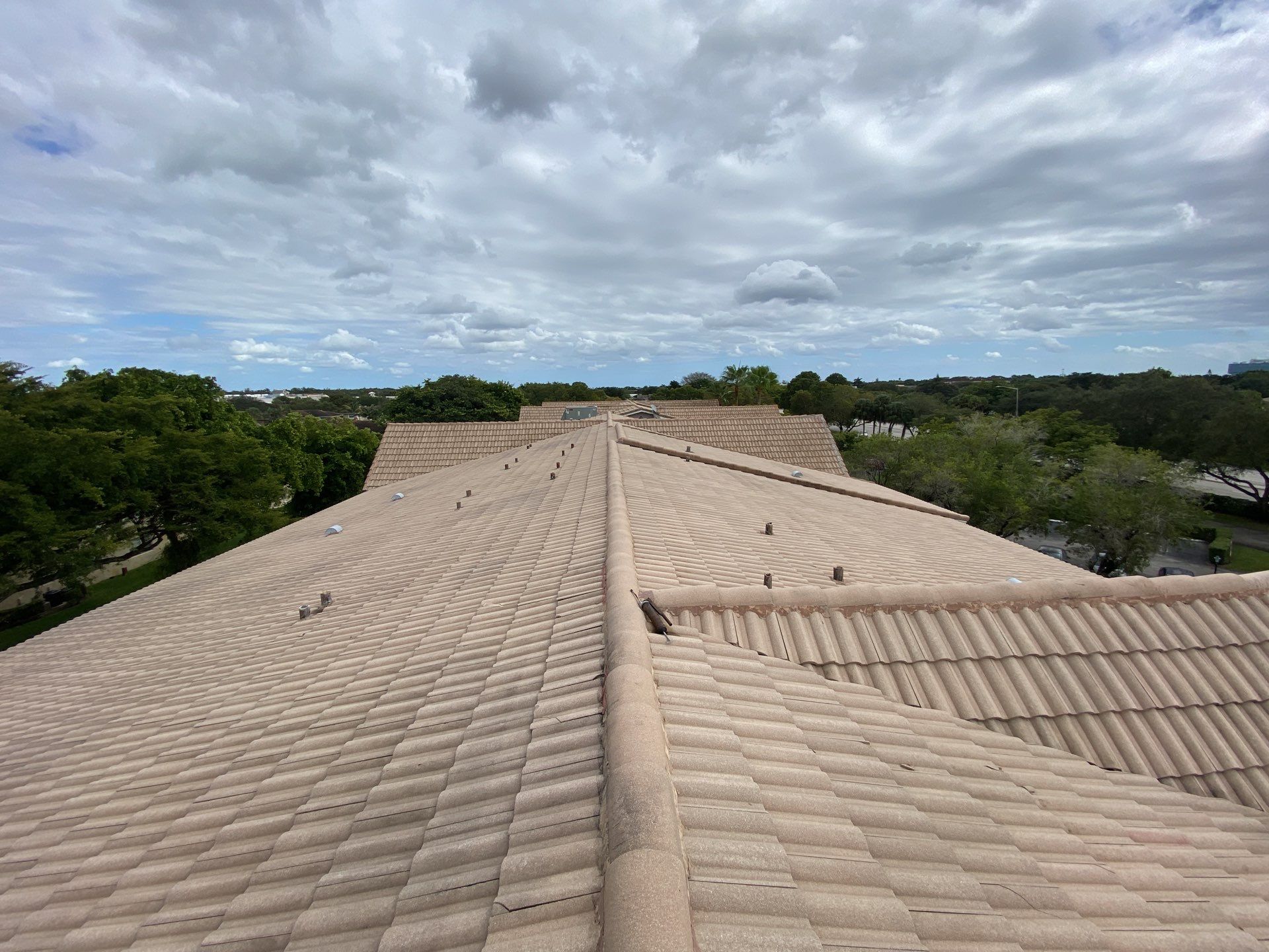Commercial Roof Cleaning Coral Springs by BKB Pressure Cleaning LLC