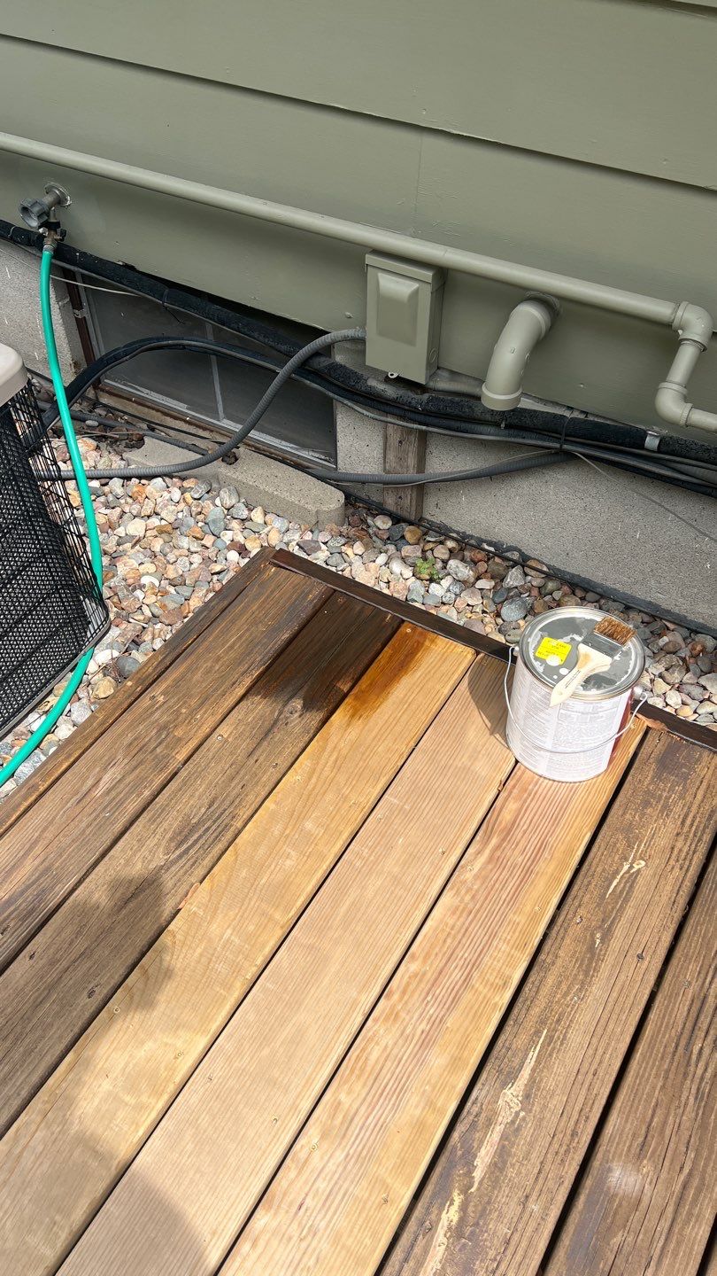 Deck Restain by Cutting edge painting 