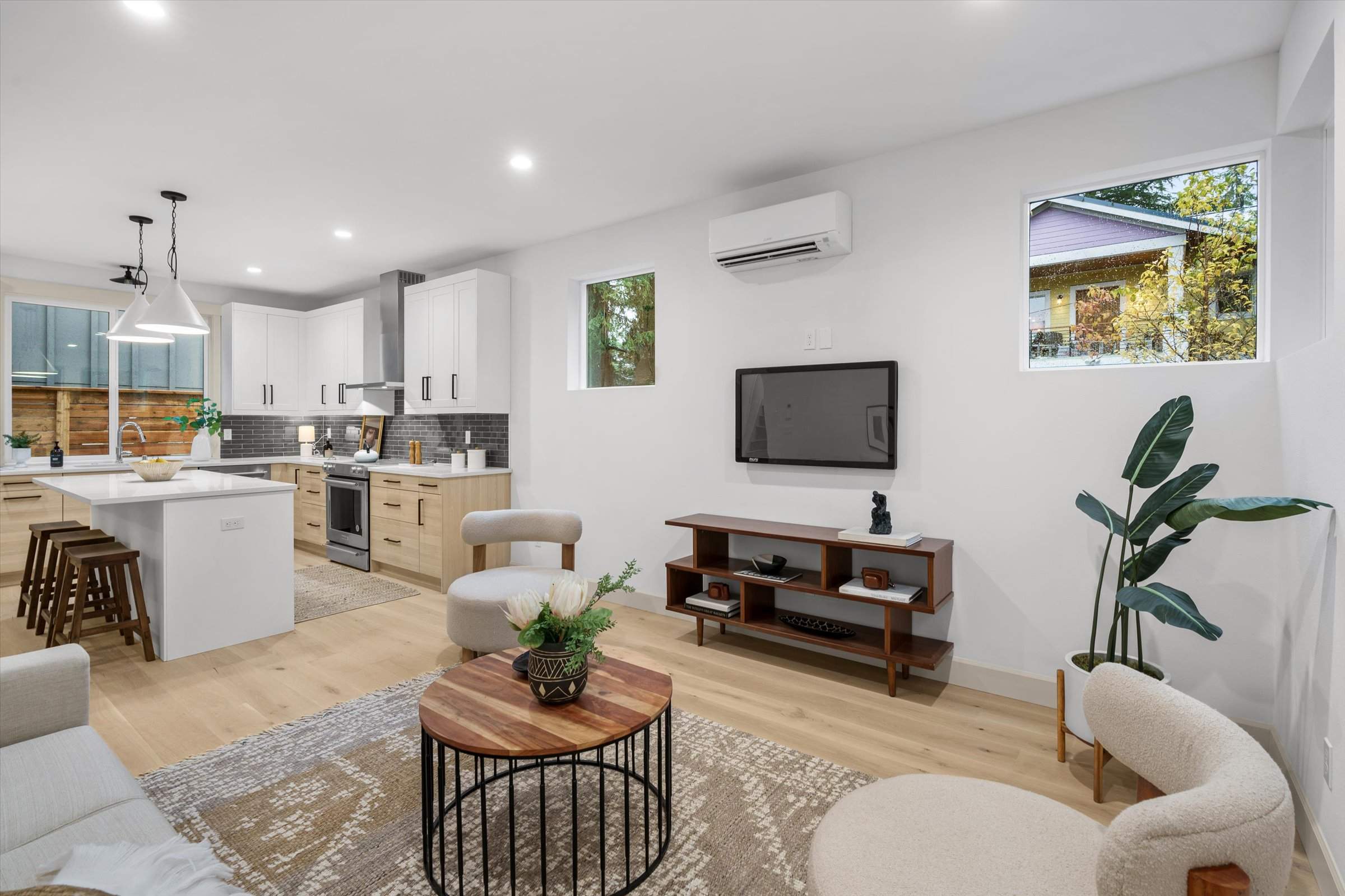 Maple Leaf 6-unit new construction by LinMak Construction