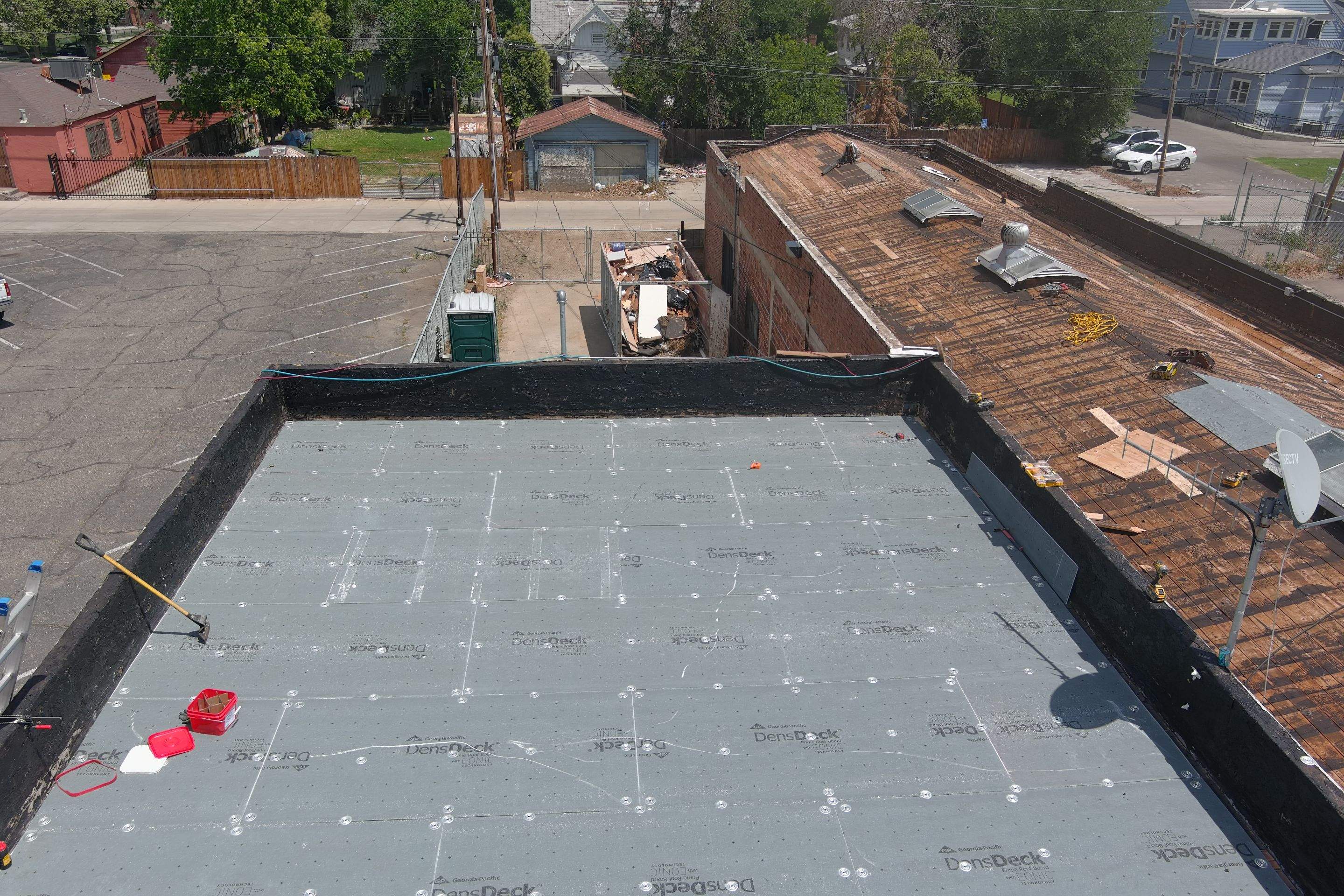 Commercial Roofing Installation using Conklin BenchPly system with PUMA top coat (imbedded fabric system) by Straight Edge Roofing Inc