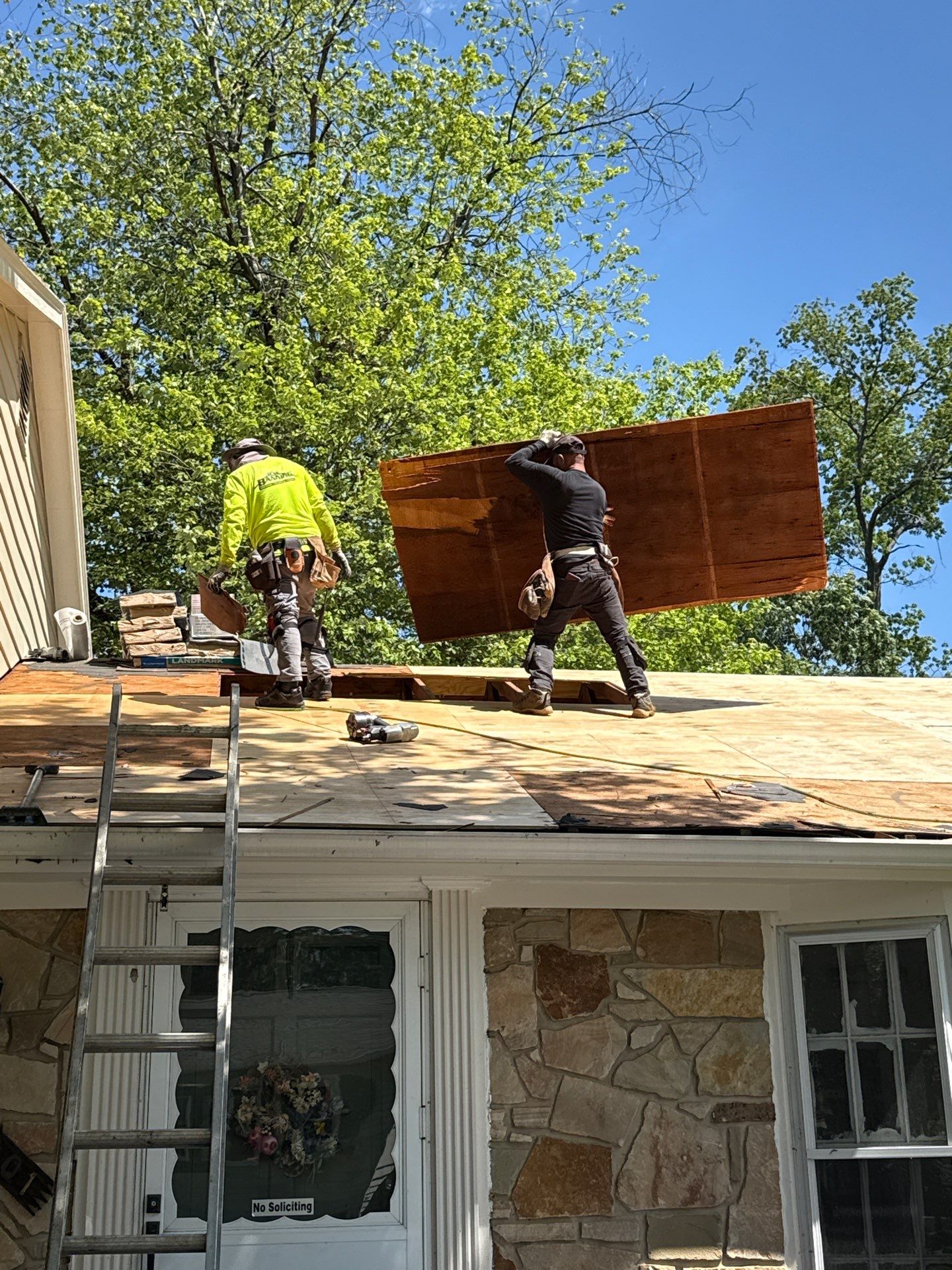 West Springfield: Residential Roof Replacement with CertainTeed Landmark in Heather Blend by RM Banning, Inc.