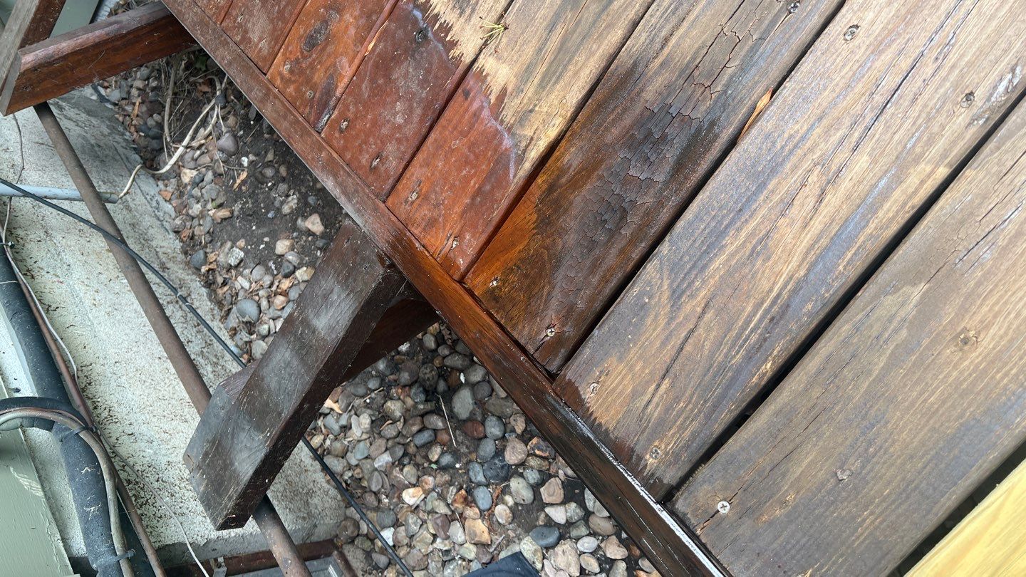 Deck Restain by Cutting edge painting 