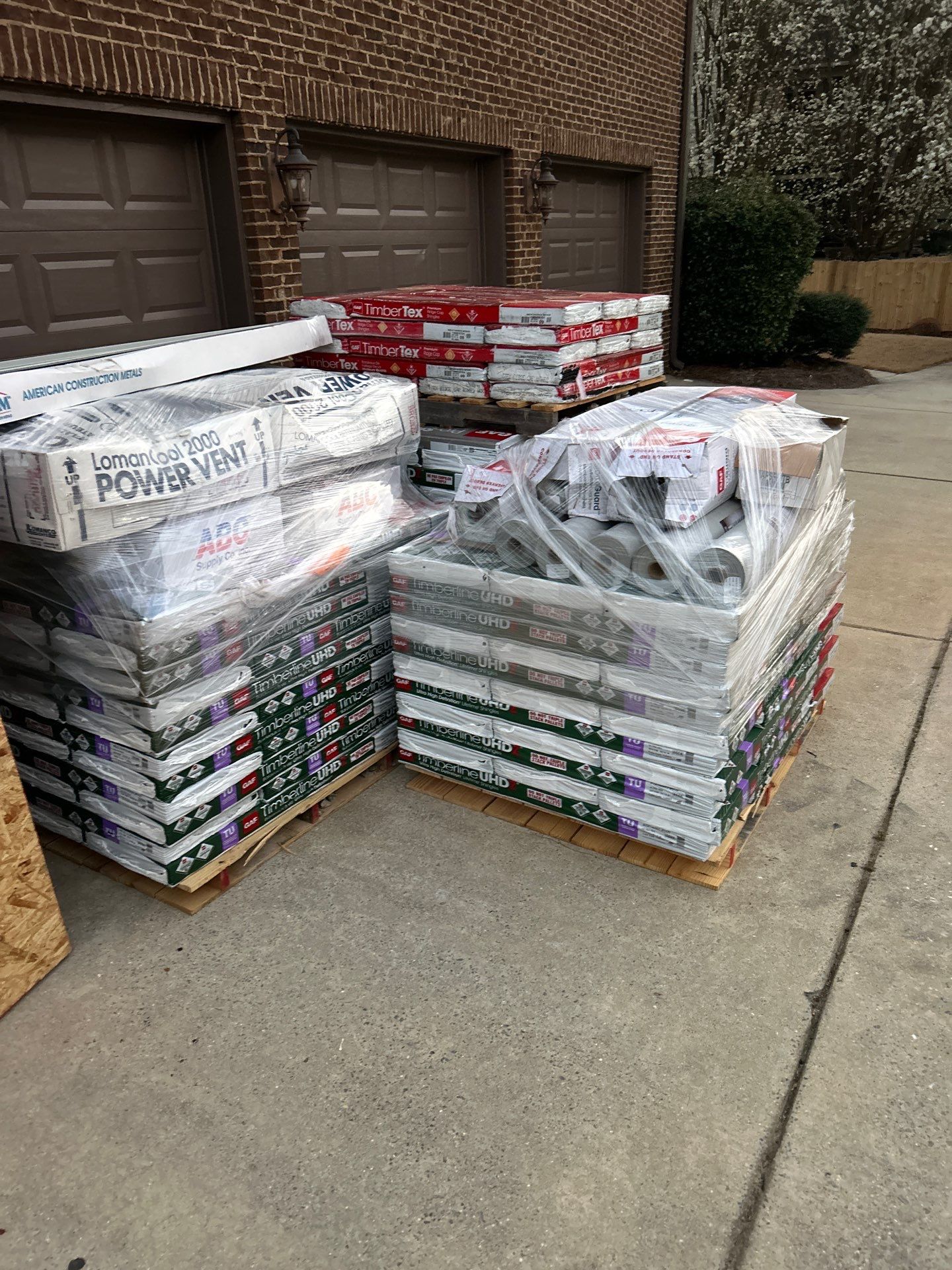 GAF UHDZ- Weathered Wood by Elite Roofing LLC