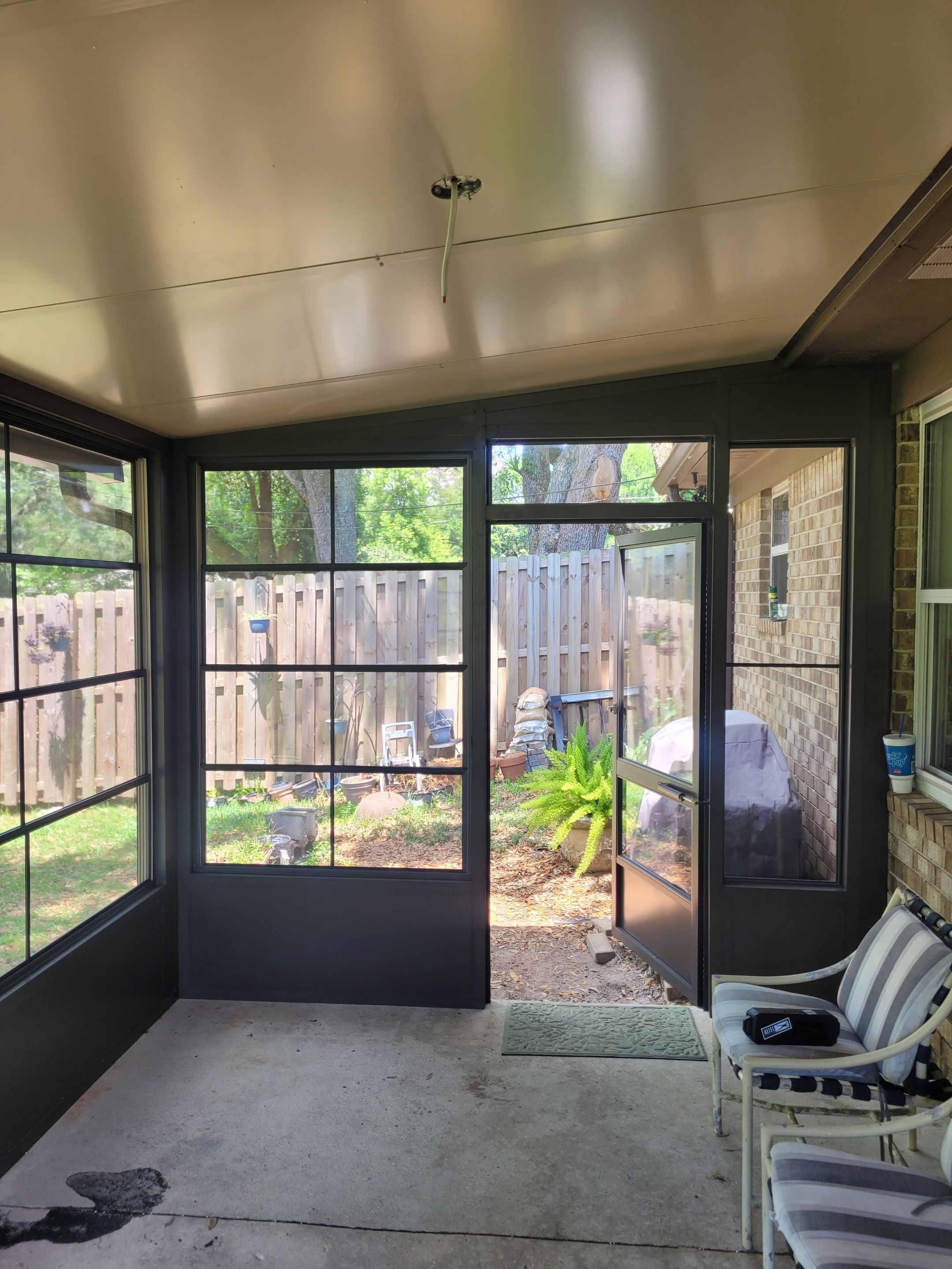 Pensacola Screen Room Using Colorbeam by Titan Sunrooms