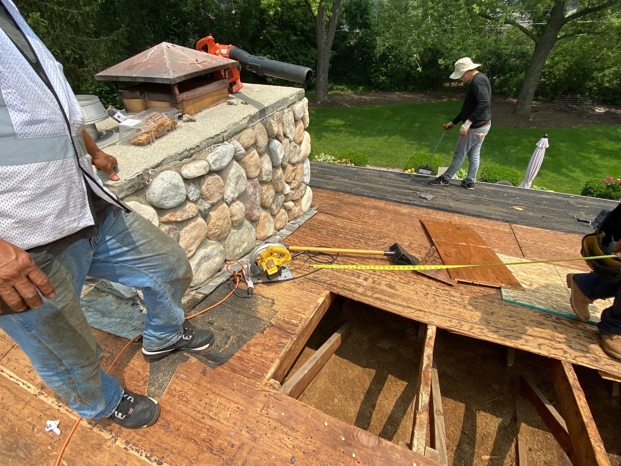 Roof Replacement using CertainTeed Landmark Weathered Wood by 180 Contractors