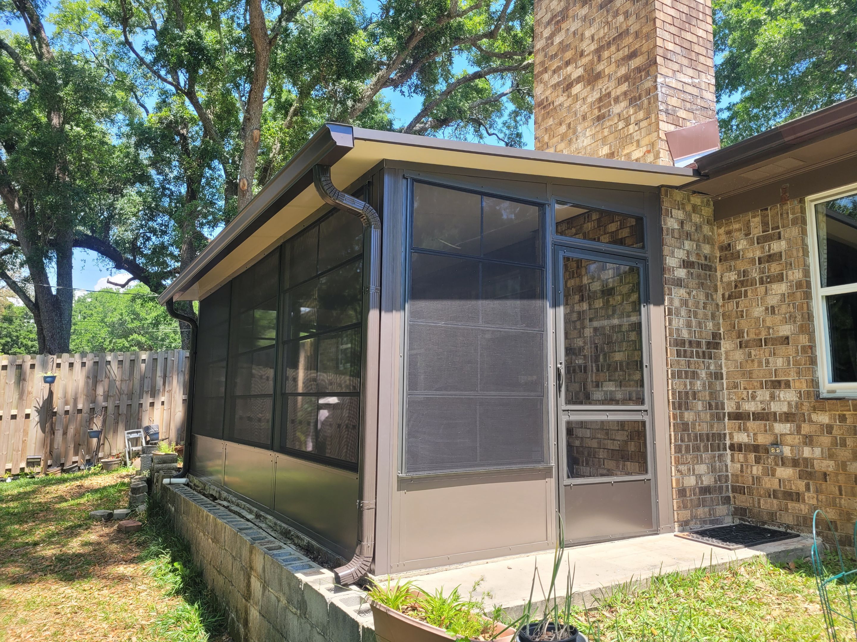 Pensacola Screen Room Using Colorbeam by Titan Sunrooms