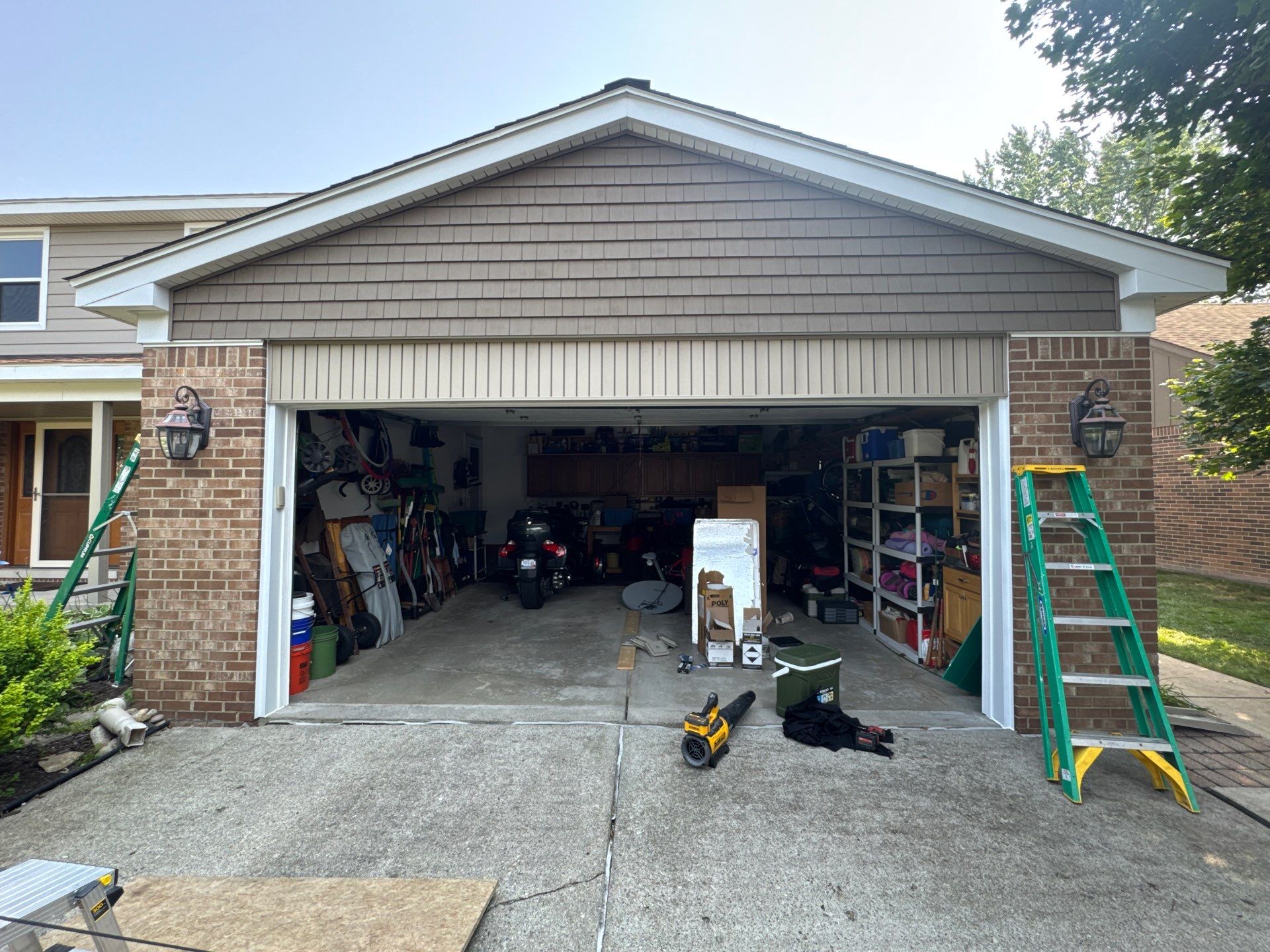 Siding Replacement using Alside S7 Cedar Mill Grain Pebble by 180 Contractors