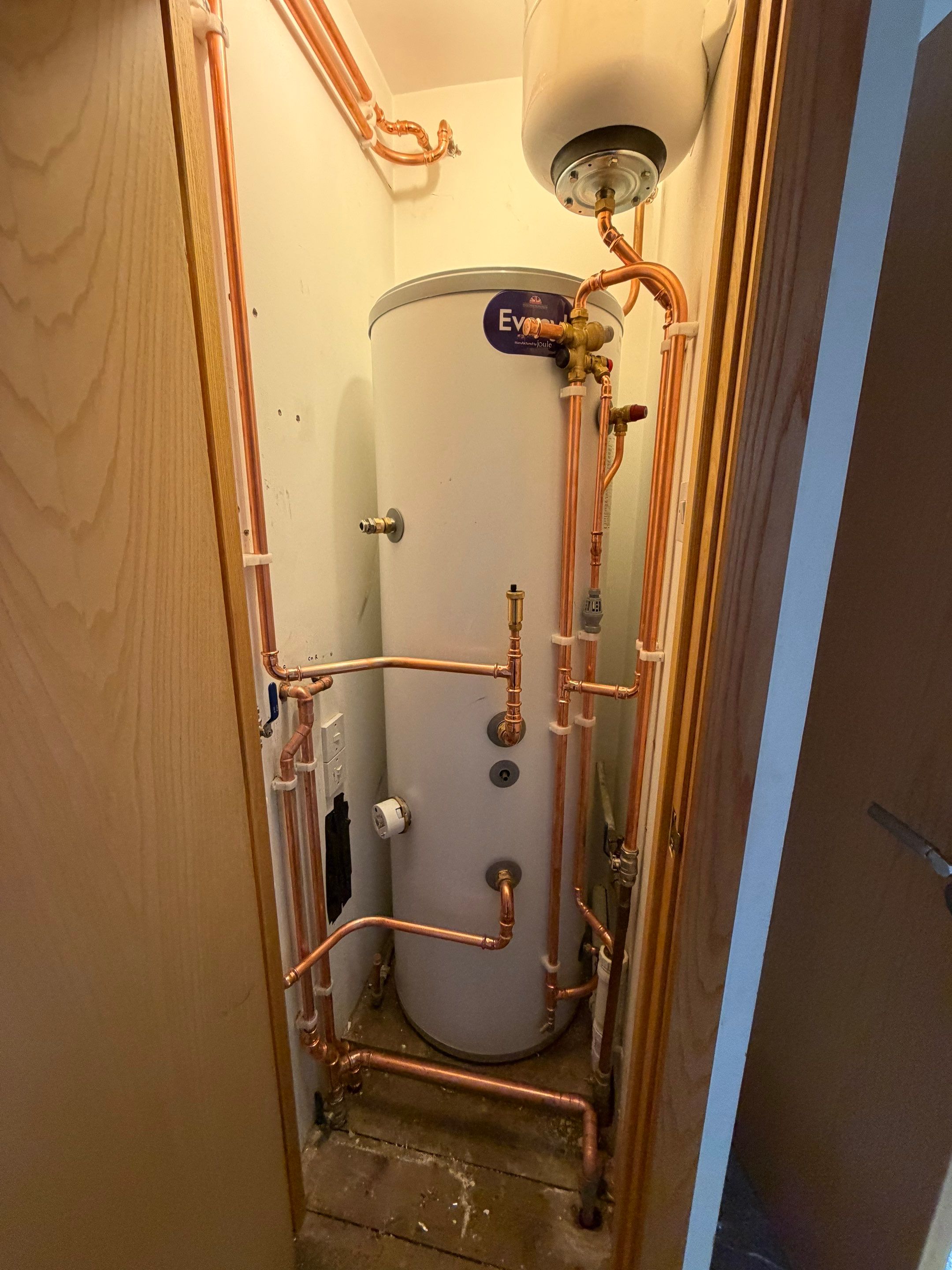 🔥 Gas Boiler Out, Air Source Heat Pump In — Ready for Solar & Battery Next ⚡🌱 by Elite Services Group Ltd