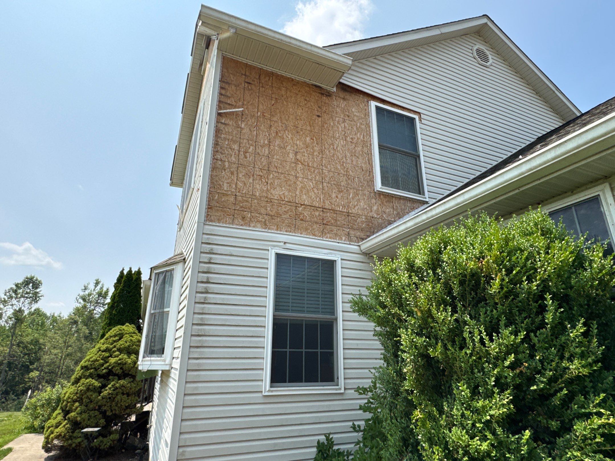 Exterior & Window Installation using CertainTeed Mainstreet & ViWinTech Windows by Koontz Construction