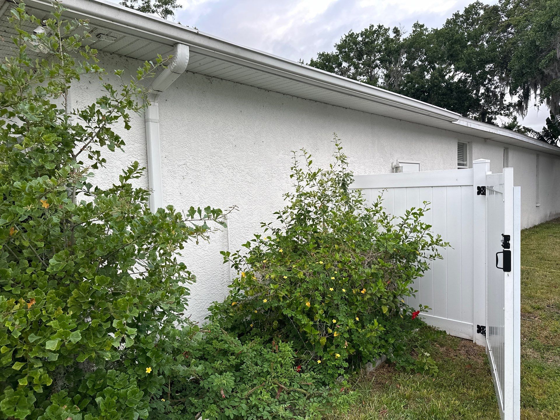 1-Story House Wash, Driveway, Patio/Lanai & Screen Enclosure Cleaning in Oakley Community, Ellenton, FL | Sunshine AquaWash by Sunshine AquaWash