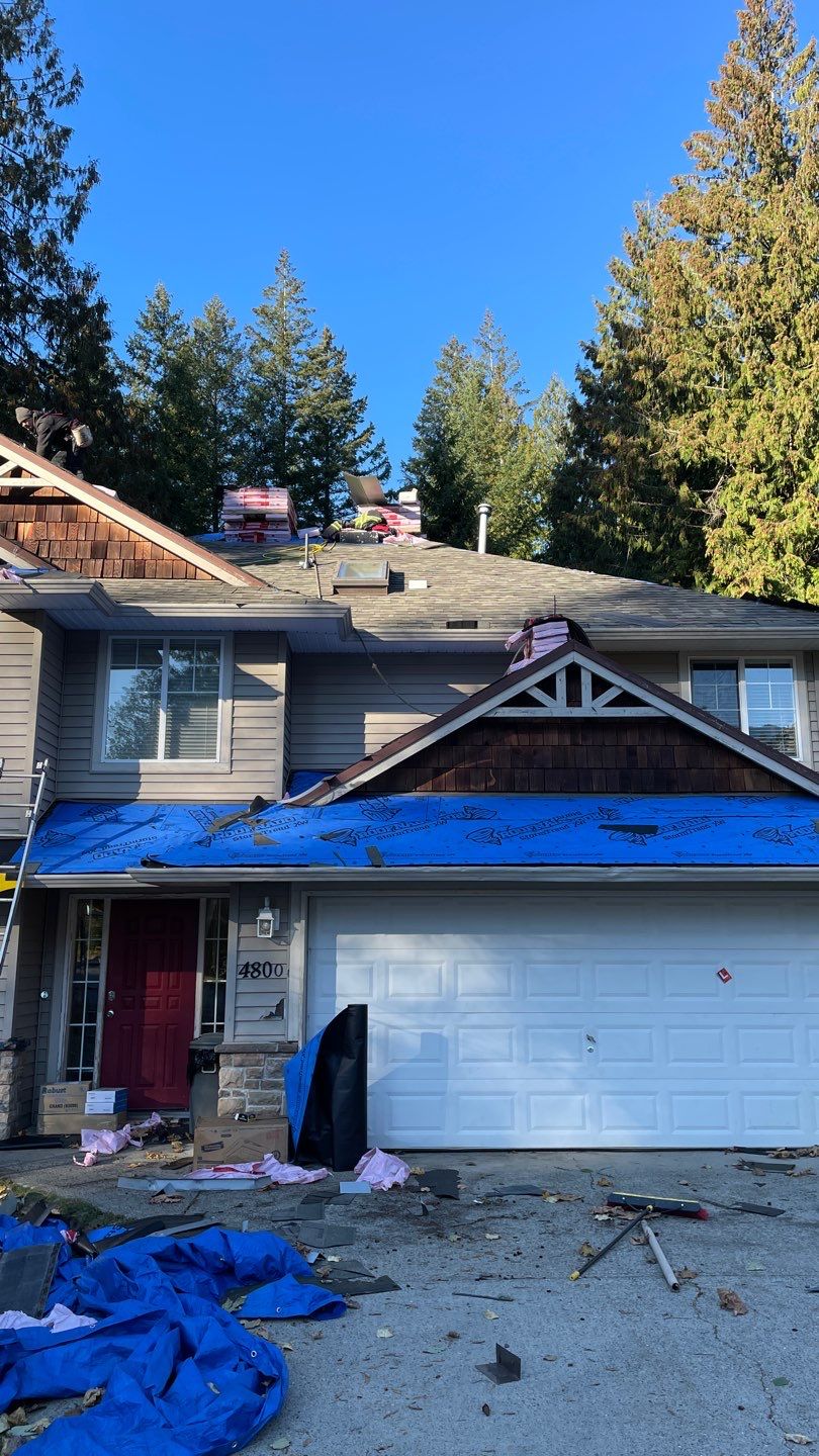 Residential Roofing Installation using OC Oakridge shingles by Top Notch Roofing Inc