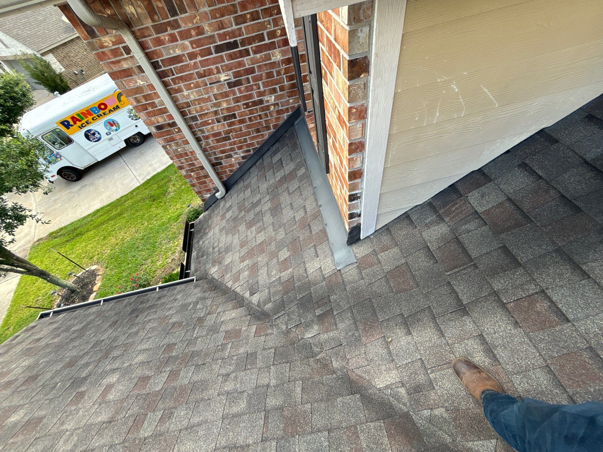 Hail Damage using Owen's Corning Duration (Lifetime) Shingles by Roof Repair Company