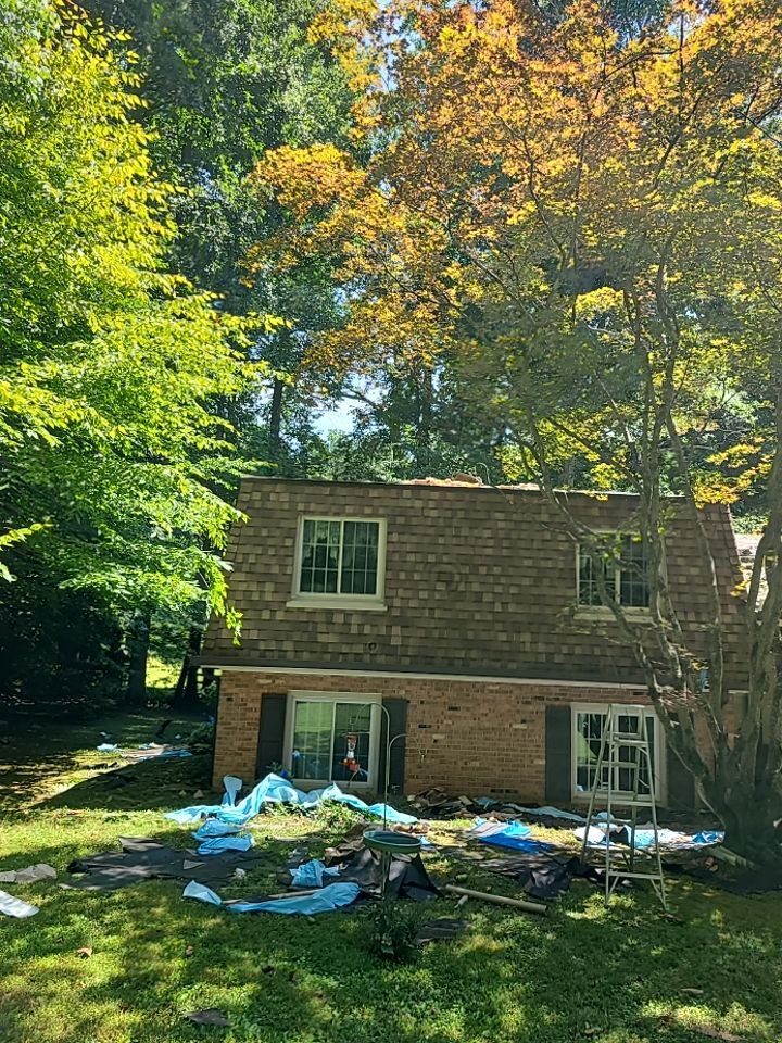 Fairfax Station: CertainTeed Landmark Pro Designer Shingles in Max Def Resawn Shake by RM Banning, Inc.