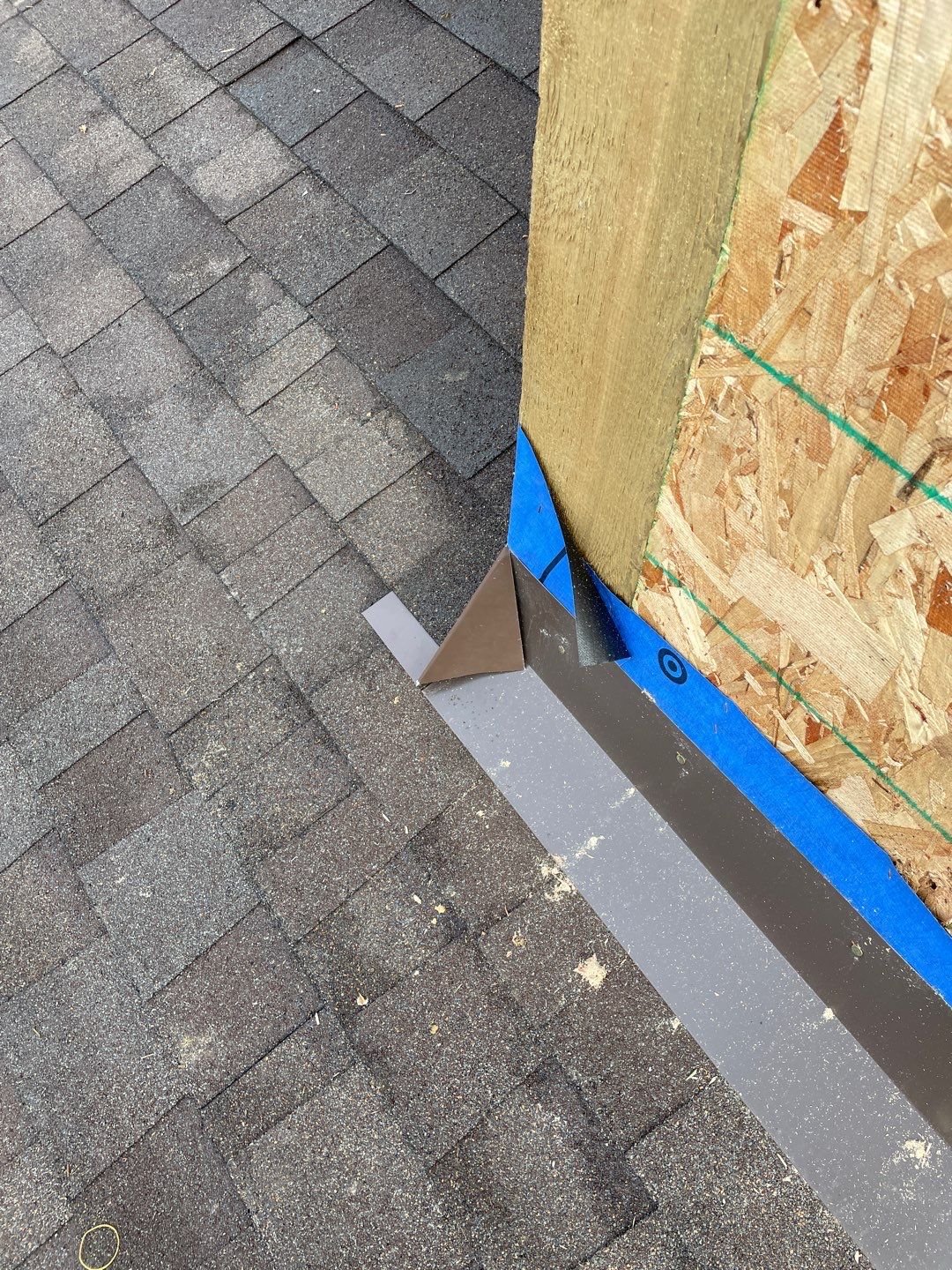 Residential Roofing Installation using OC Oakridge shingles by Top Notch Roofing Inc