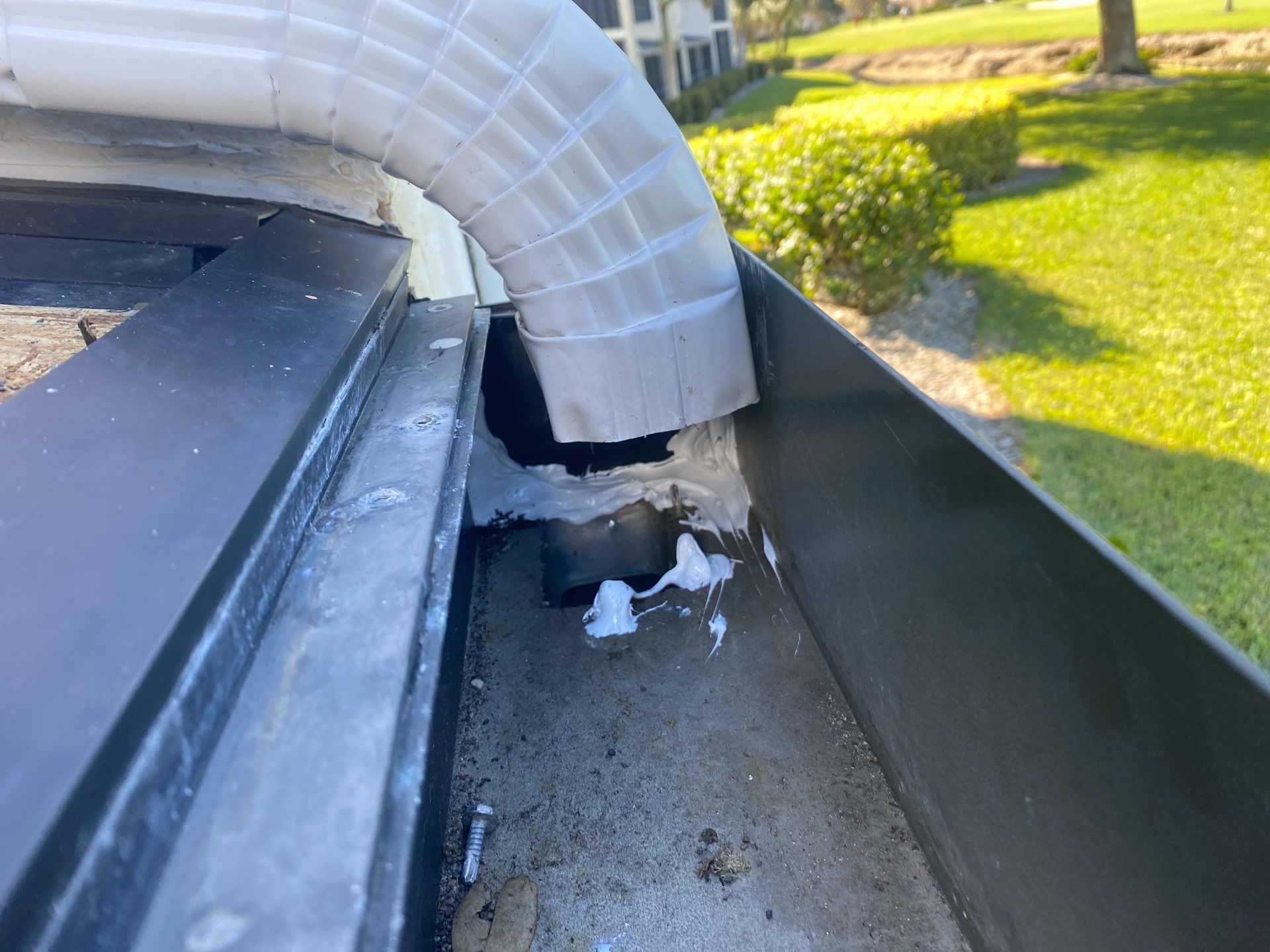 Gutter cleaning all buildings are the same for 6 units in Fort Myers FL by Gutter Professors