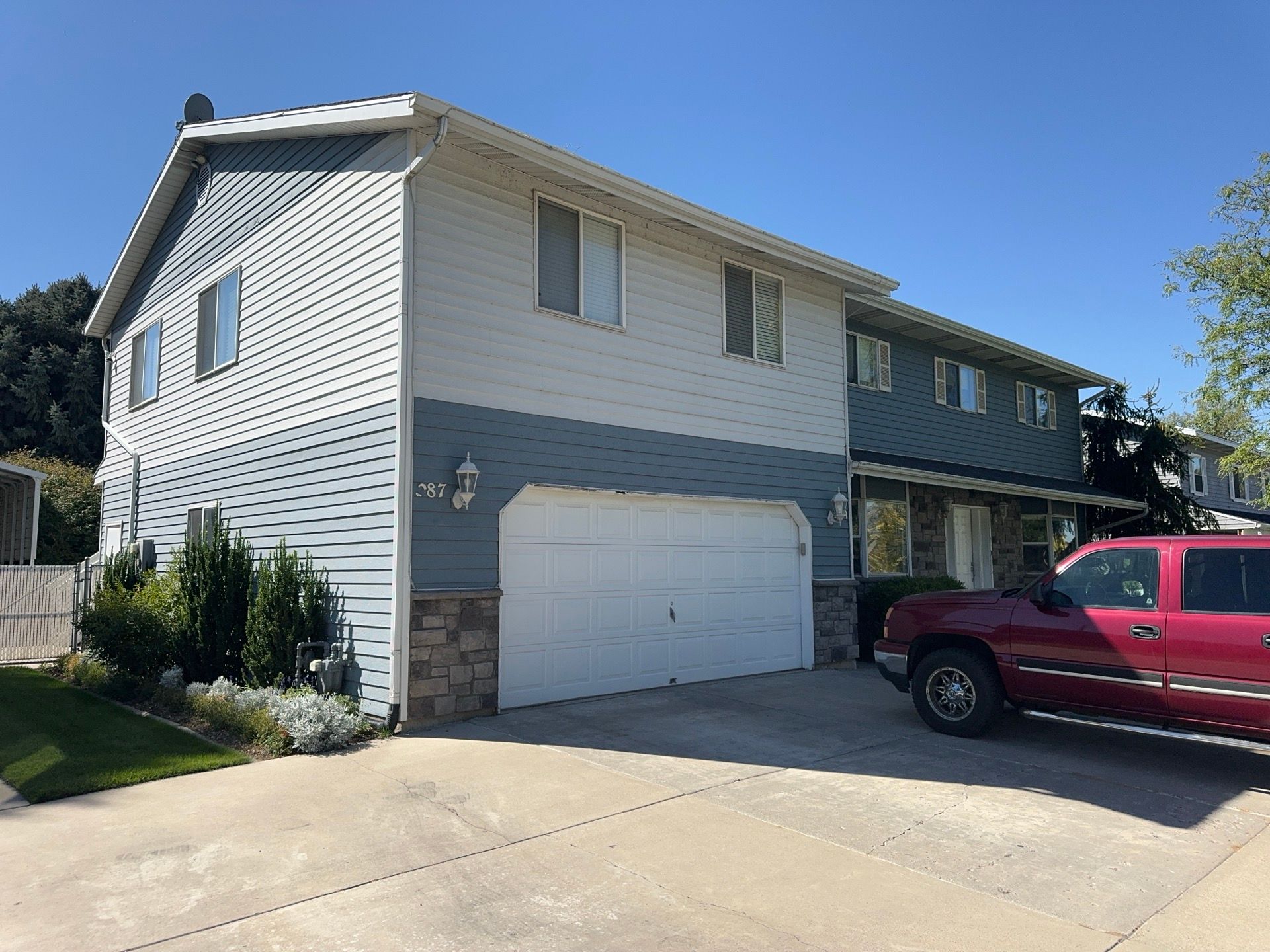 Lindon | Hardie & Steel Mixed Siding | Pearl Gray by Ideal Siding Utah