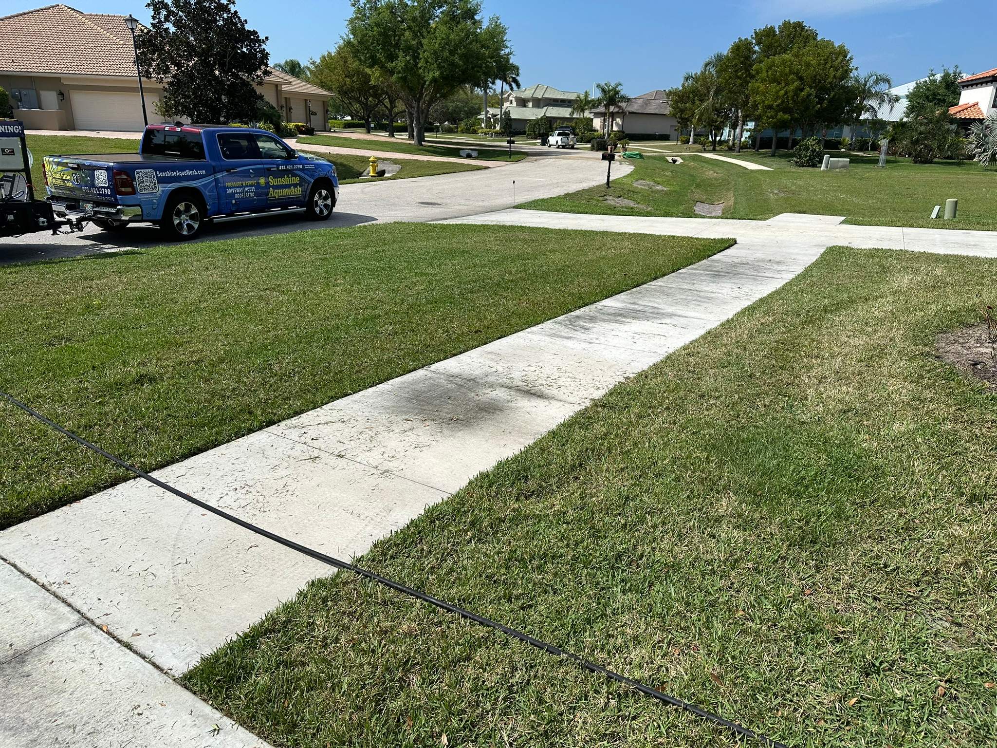 🏡 Large Concrete Driveway & Sidewalk Cleaning – Winding River Community, Bradenton, FL by Sunshine AquaWash