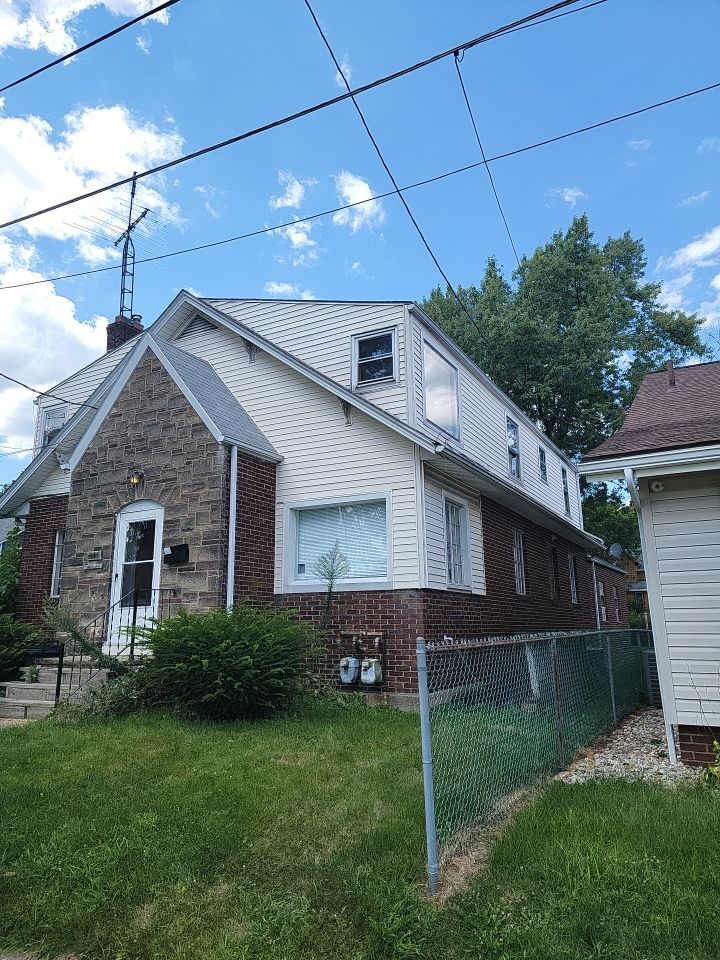 ATLAS PINNACLE COLOR: MAJESTIC SHAKE DRIP EDGE: WHITE by Eagle Eye Roofing