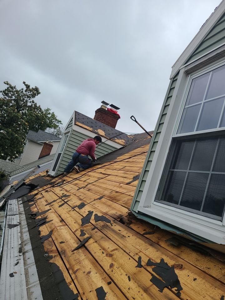 Arlington: CertainTeed Landmark Architectural Shingle in Georgetown Gray by RM Banning, Inc.