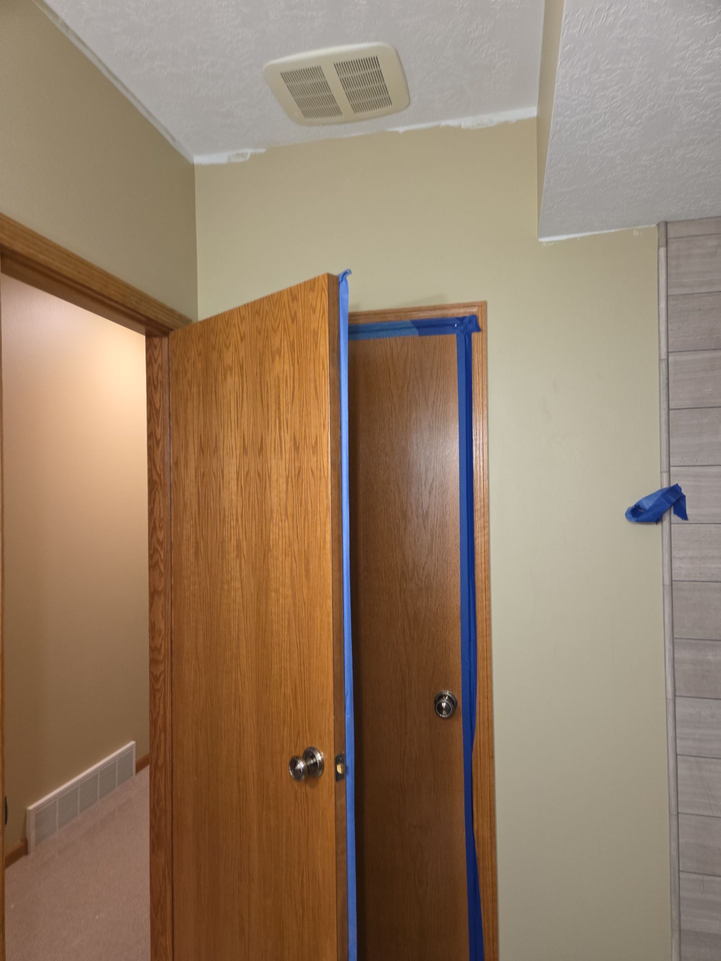 Interior Painting and Drywall Repairs for Sioux Falls Bathroom by Select Painting, Coatings & Garage Cabinets