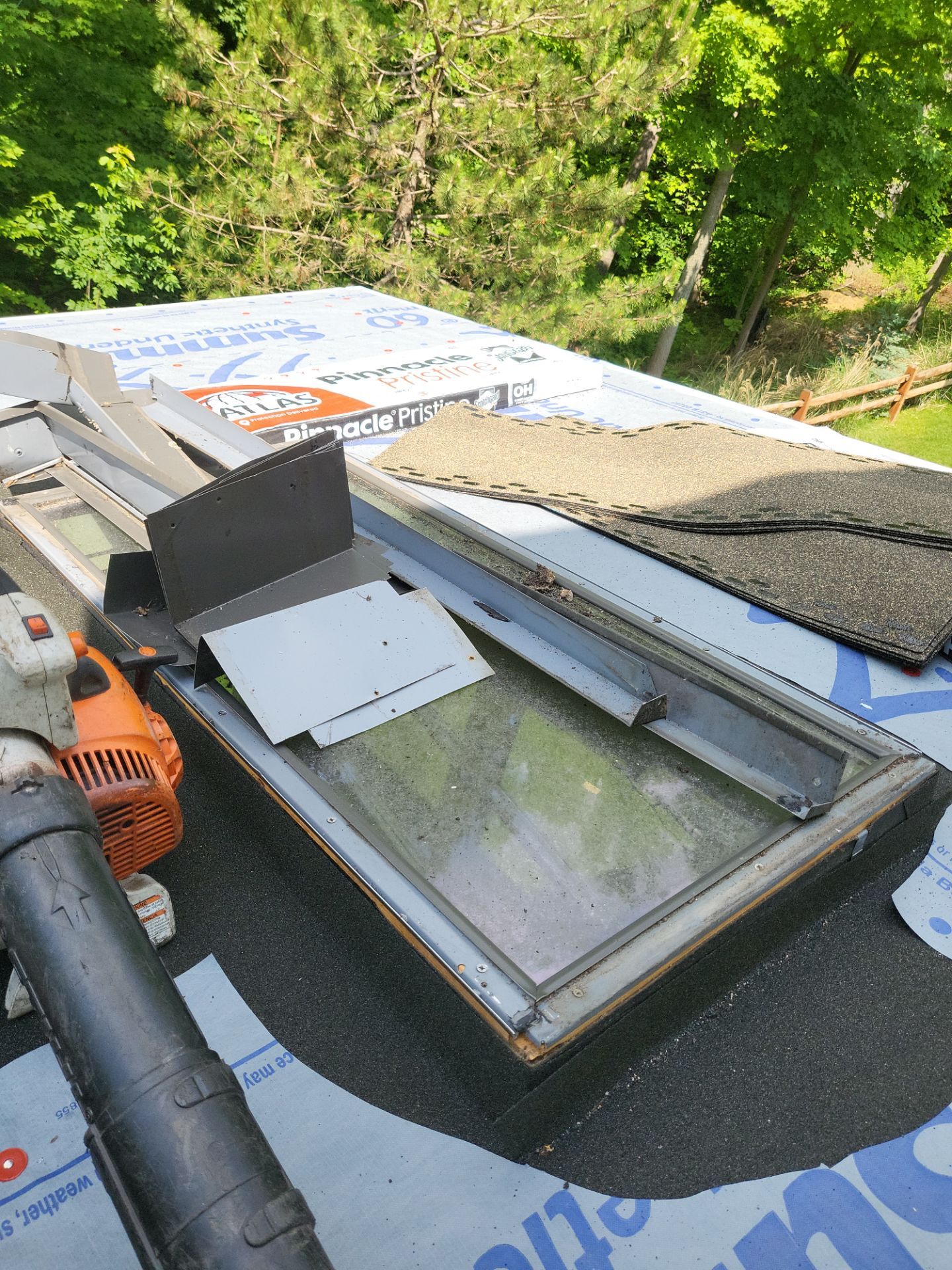 Atlas Pinnacle, Color, Black Shadow, Drip Edge, Color, White by Eagle Eye Roofing