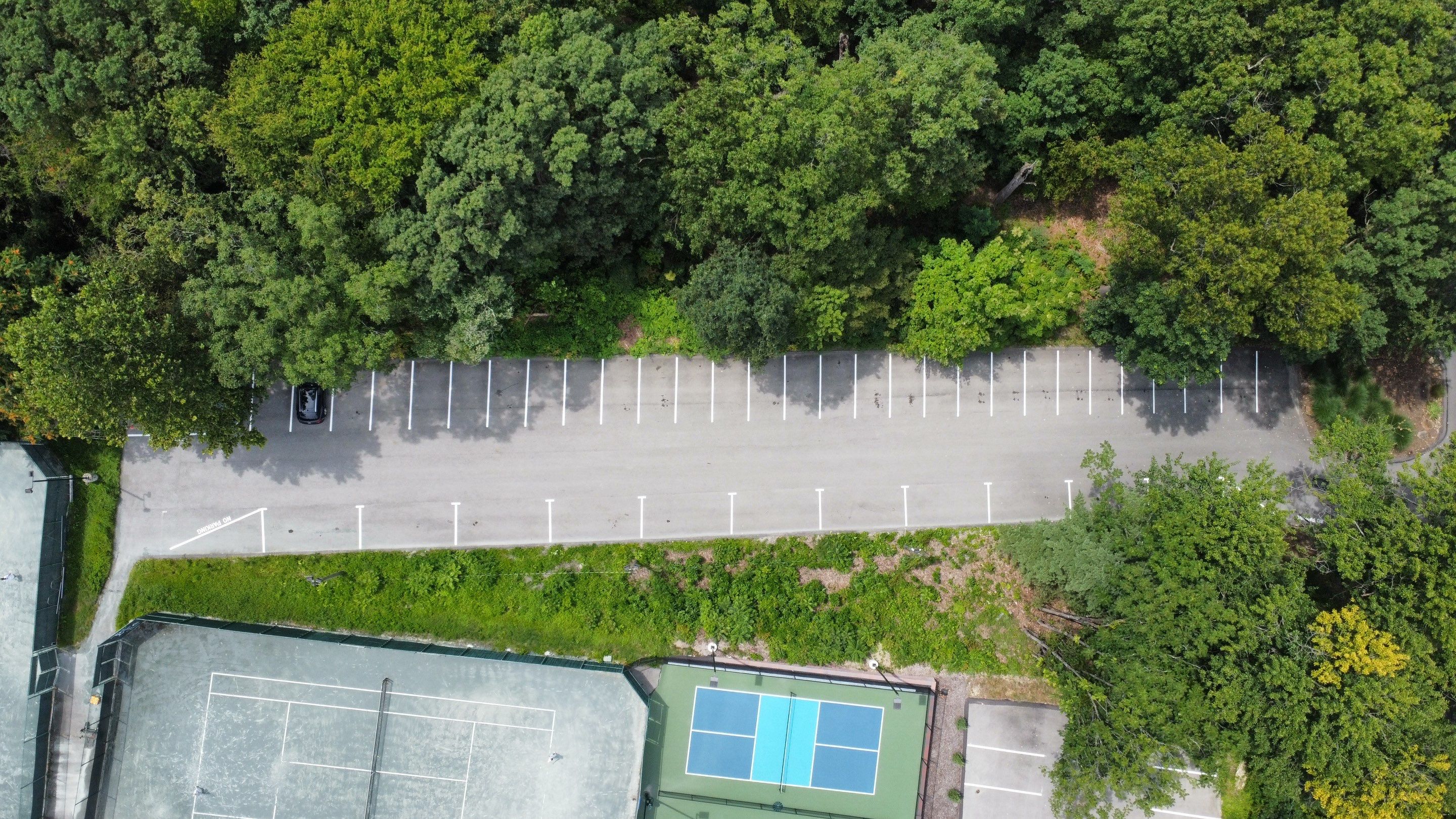 Country Club Parking by G-Force Parking Lot Striping of Pittsburgh