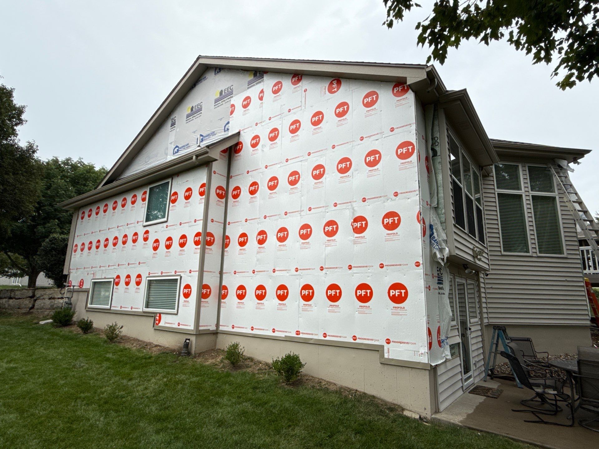 Comprehensive Kansas City Home Remodel With Siding & Roofing Installation by EEC Windows, Siding & Roofing