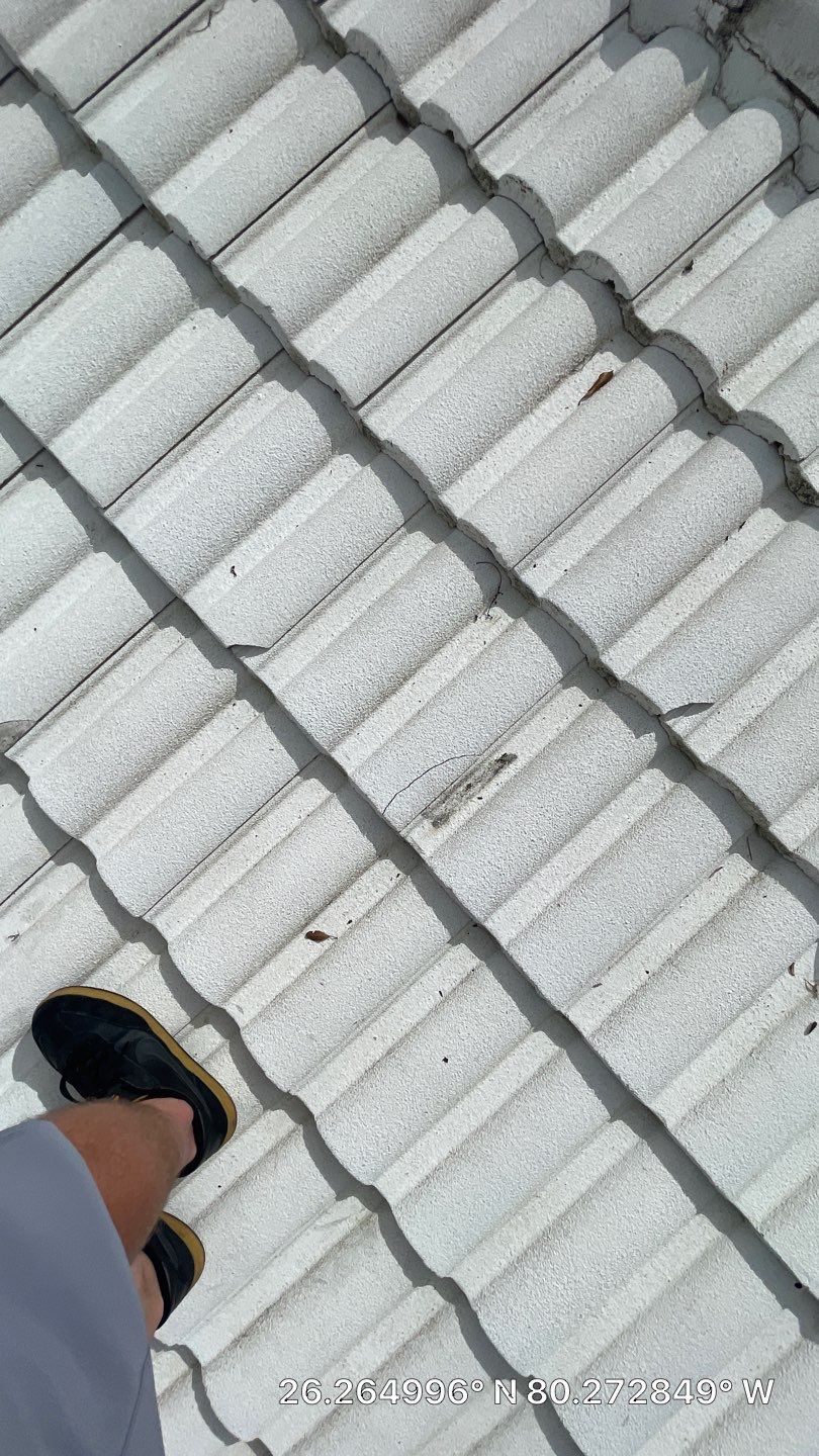 ๐ Customer Spotlight: Lee M. (Black Boater) โ Aastro Roofing Delivers Exceptional Service Again! ๐ by Aastro Roofing