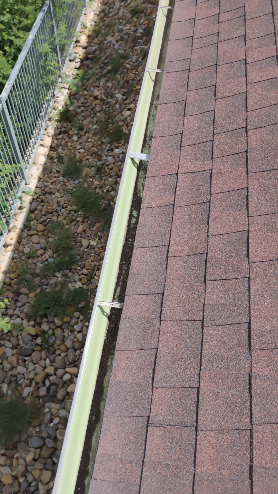 HOA gutter cleaning before photo.