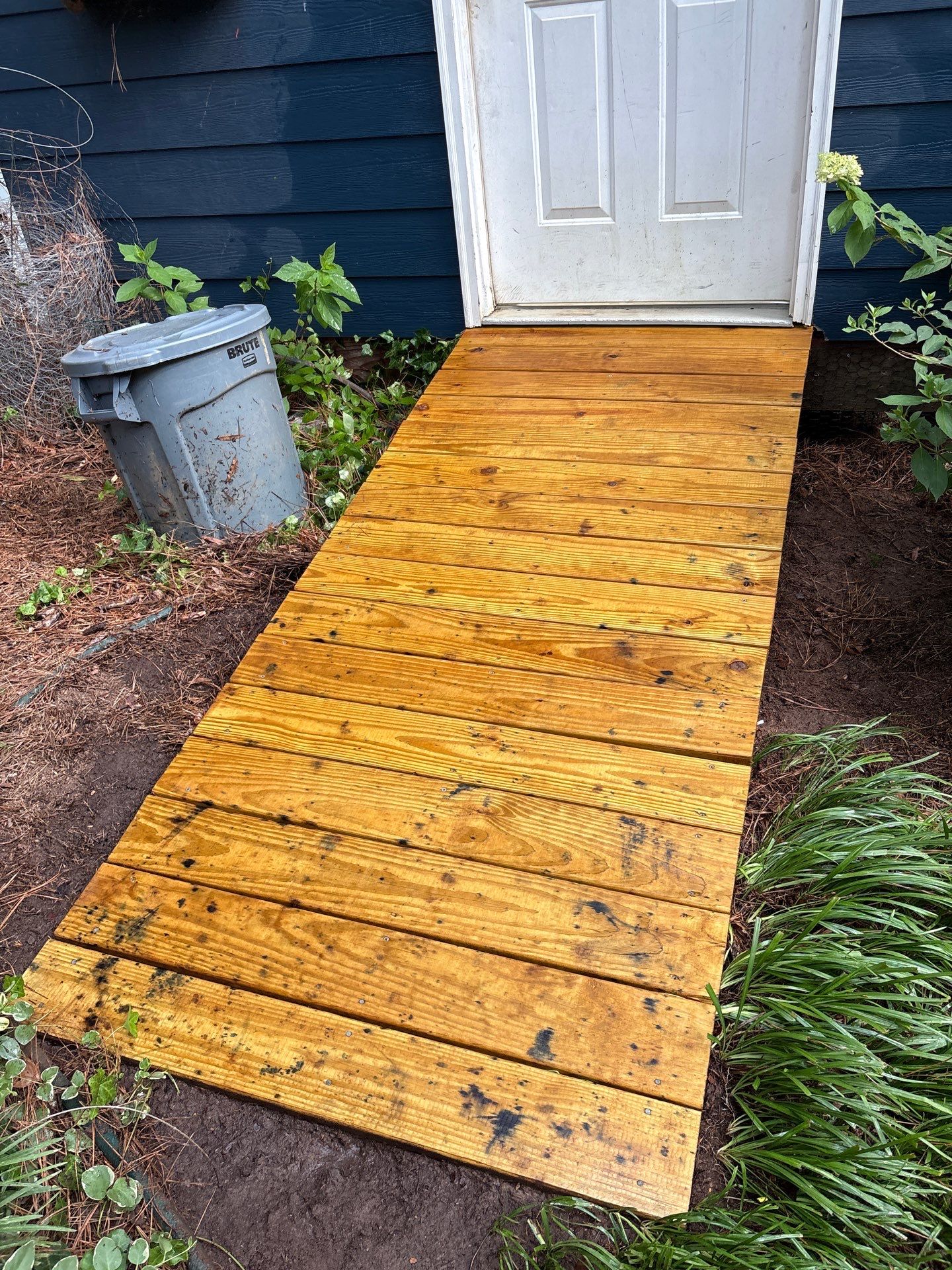 Wood Deck and Trim using Wood Sealant by DuraSeal