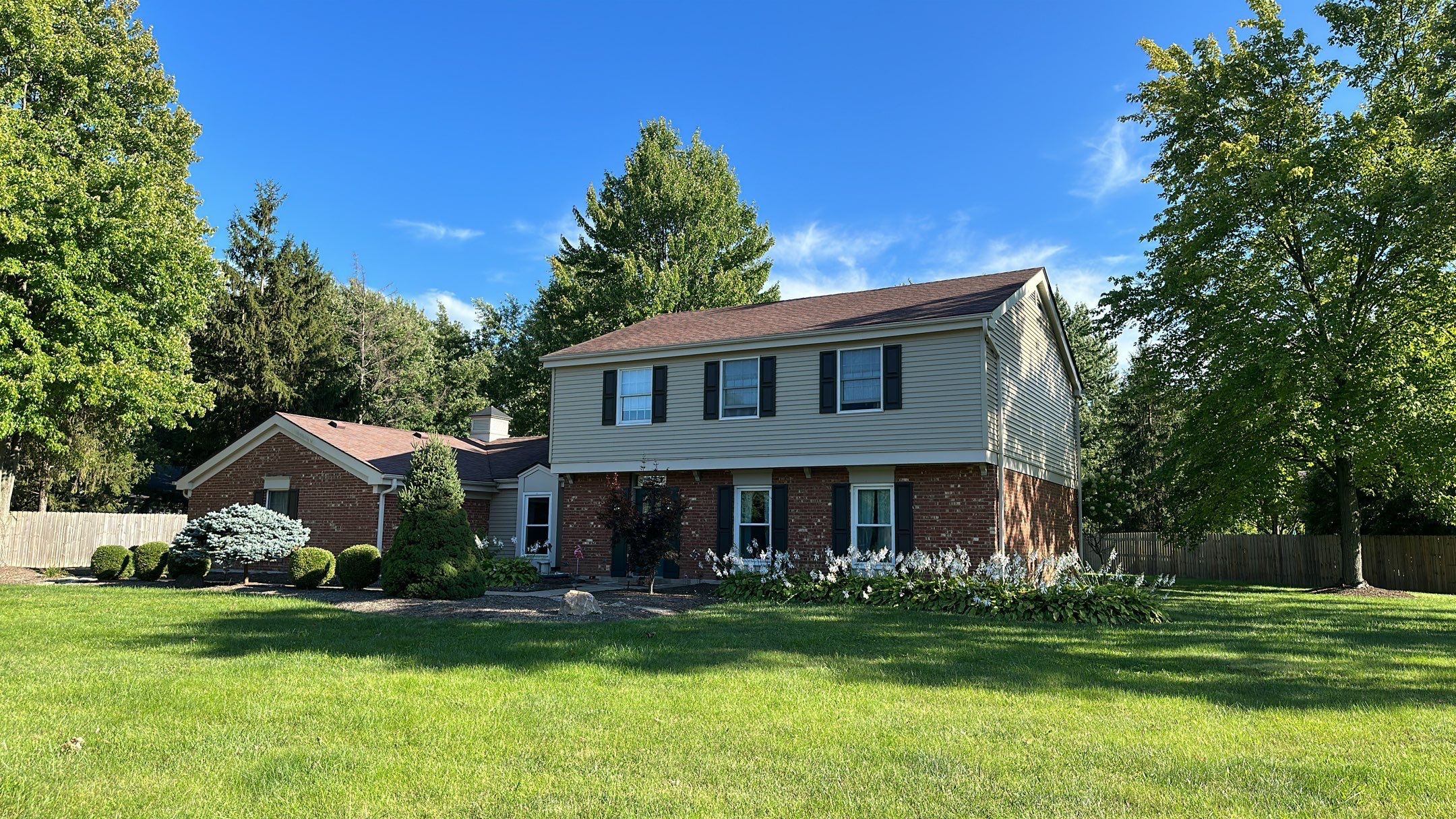 Siding Installation using Norandex Woodsmen Select vinyl sidning by WIW Enterprises Inc