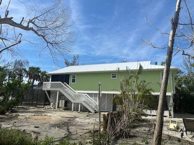 Residential Roofing Installation using Gulf Coast Metals Gulf Seam Panels