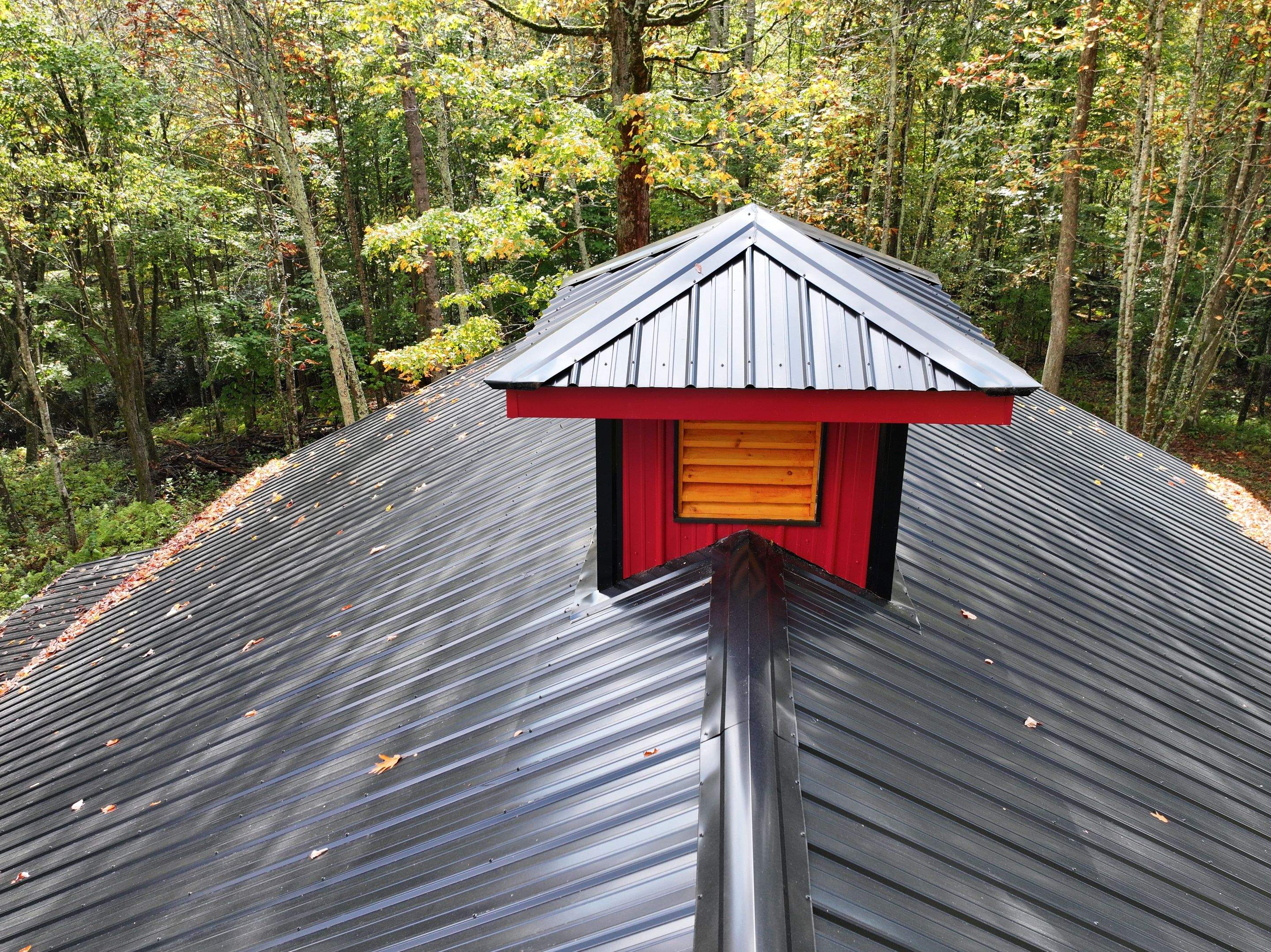 Brodour Barndominium by Omnia Roofing